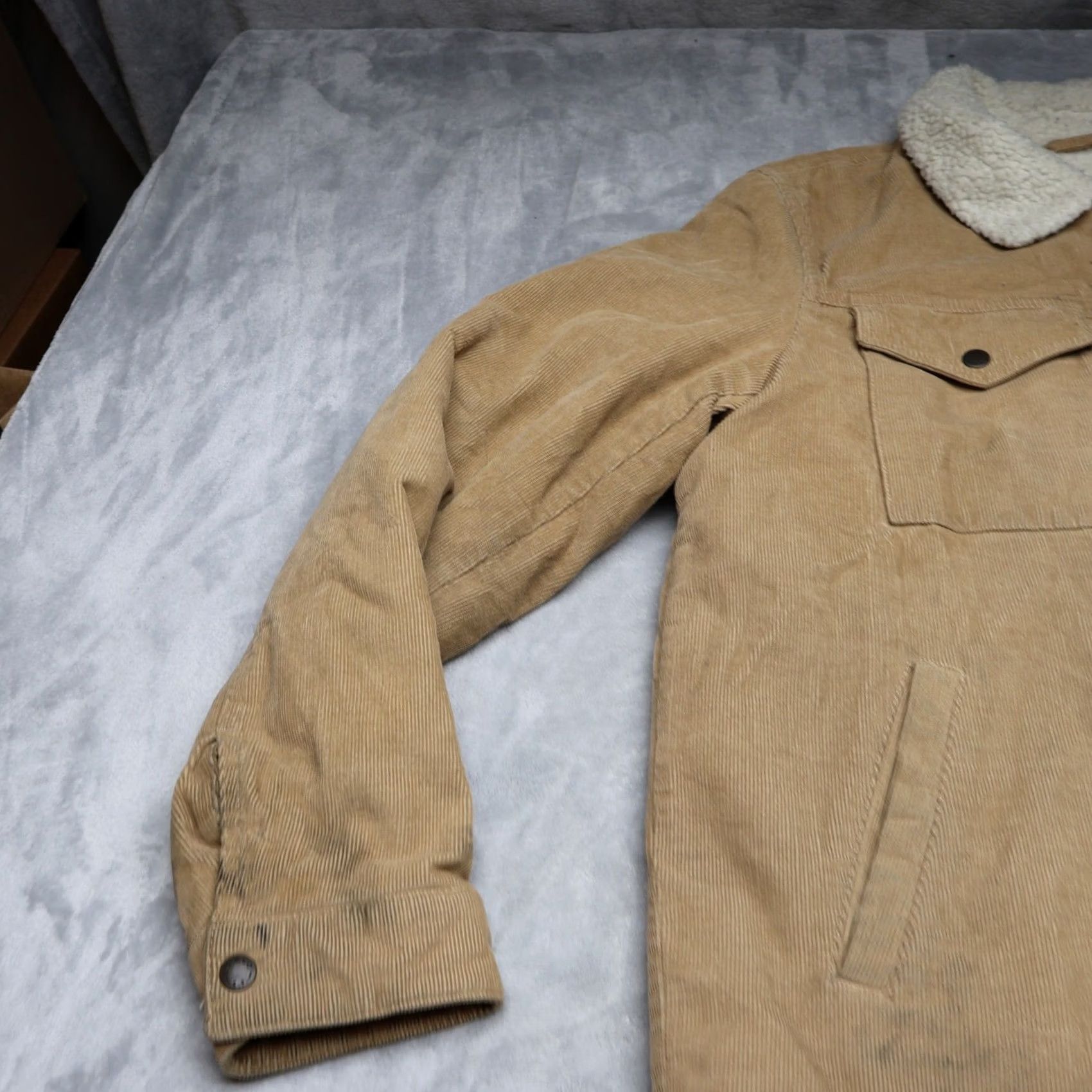 Levi's Levi's Trucker Jacket Mens Medium Beige Corduroy Sherpa Lined Rugged Full Zip Size US M / EU 48-50 / 2 - 2 Thumbnail