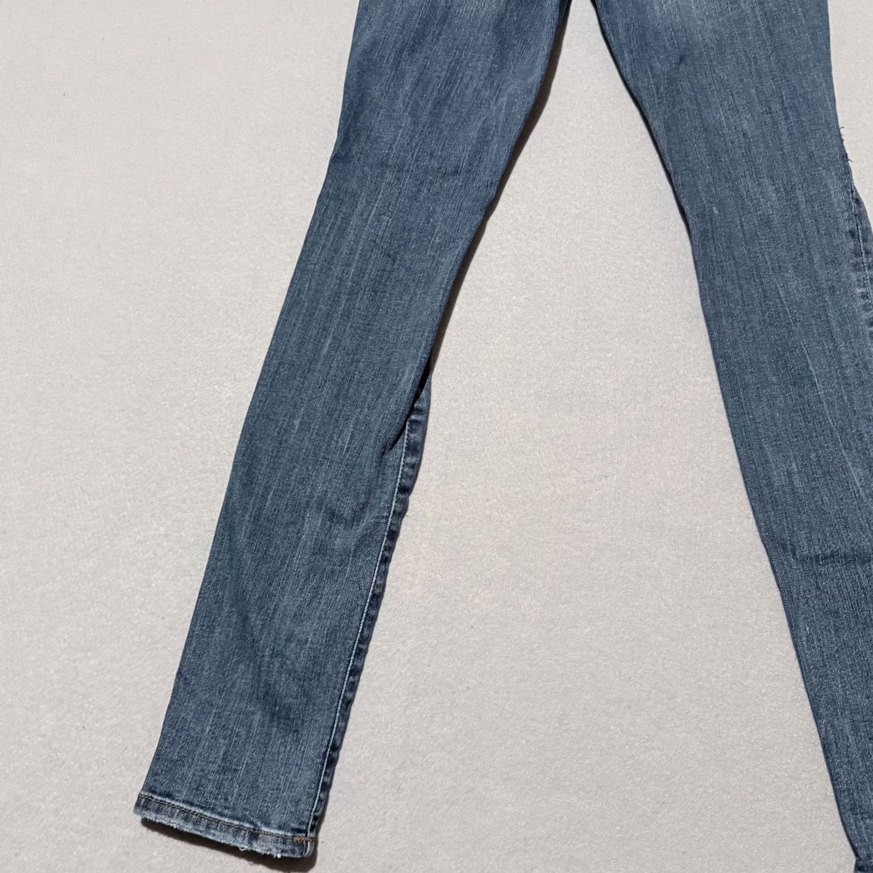 Vintage Universal Thread Jeans Women's Blue Denim Distressed Mid Rise Skinny 26x29 Size 26" / US 2 / IT 38 - 7 Thumbnail