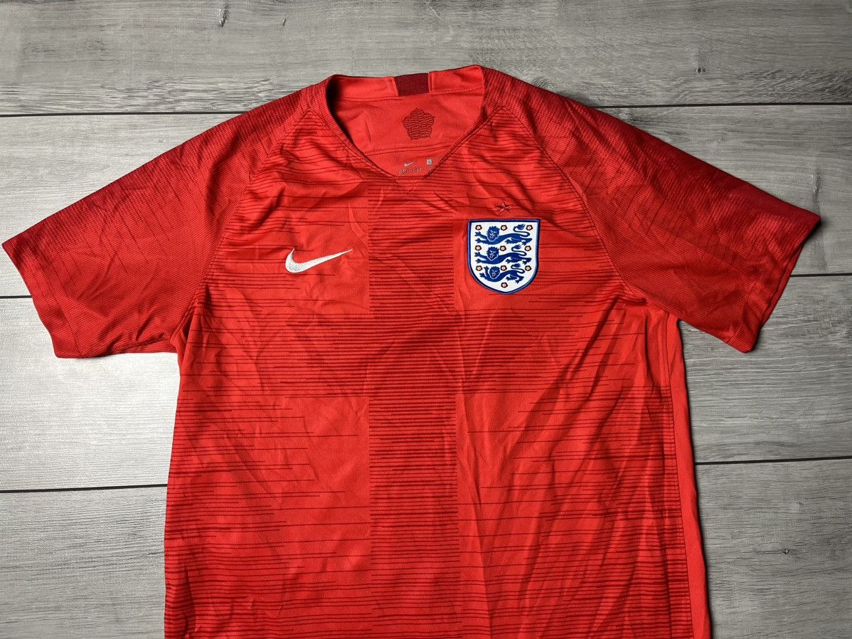 Nike Nike England jersey all print 2018/19 home jersey Size US L / EU 52-54 / 3 - 3 Thumbnail