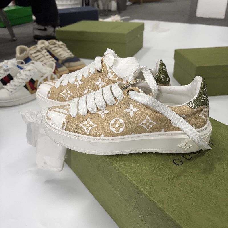 Louis Vuitton Louis Vuitton Leather Low Top Sneakers 0089 Size US 5 / EU 37 - 1 Thumbnail