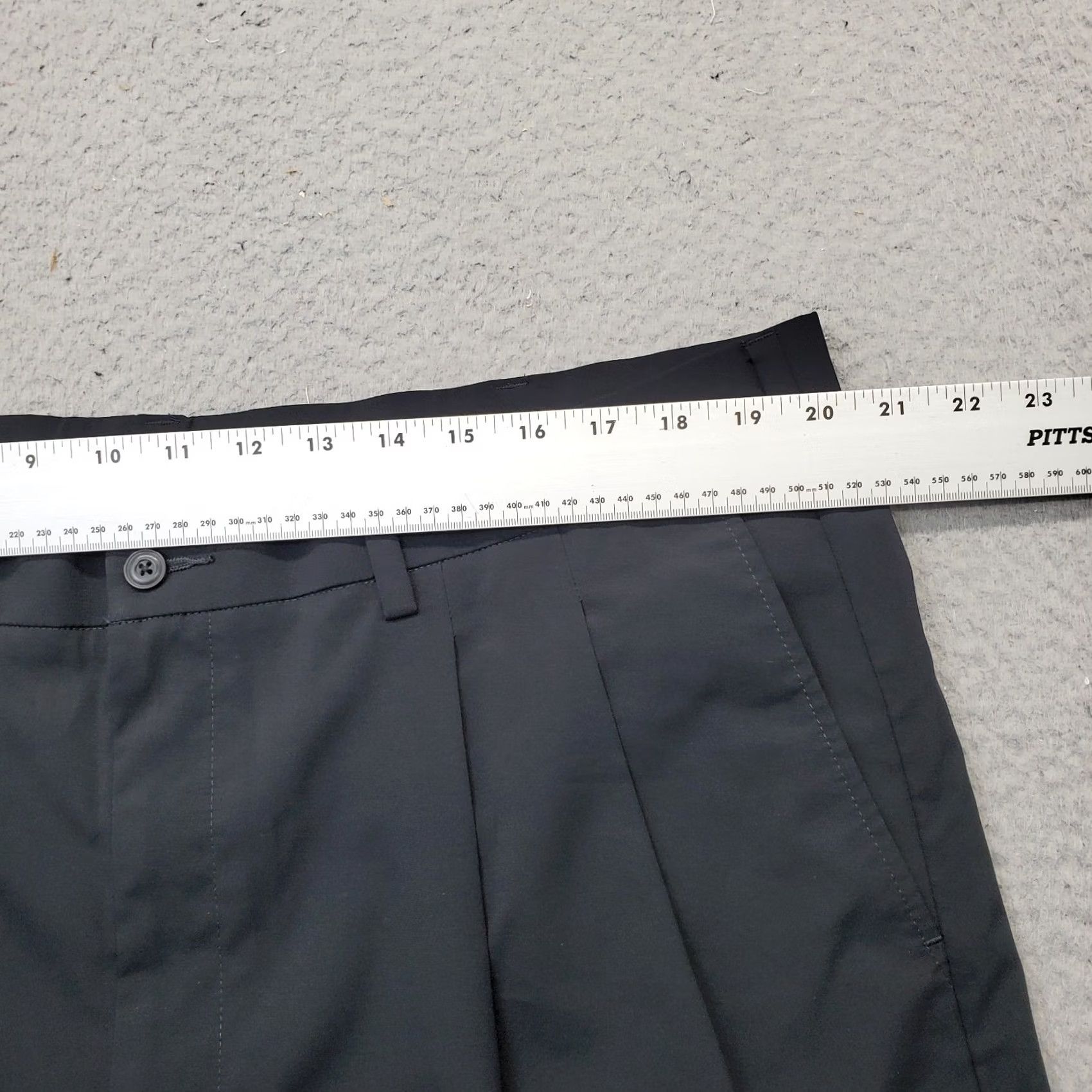 PGA Tour PGA TOUR Chino Shorts Mens 40 Black Pleated Stretch Performance Regular Outdoor Shirt? Size US 40 / EU 56 - 5 Thumbnail