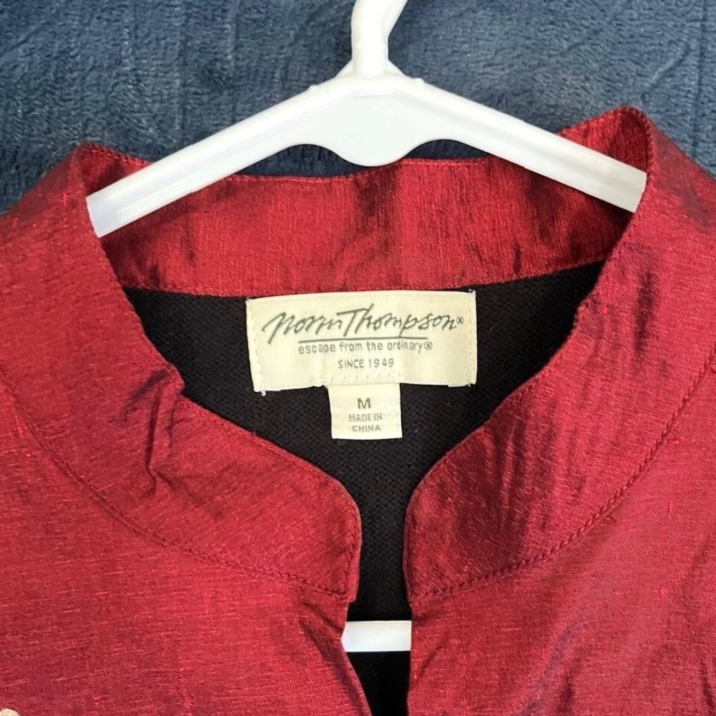 Jim Thompson VINTAGE Norm Thompson Shirt Women M Red Floral Button Down Black Red Design Size M / US 6-8 / IT 42-44 - 4 Thumbnail