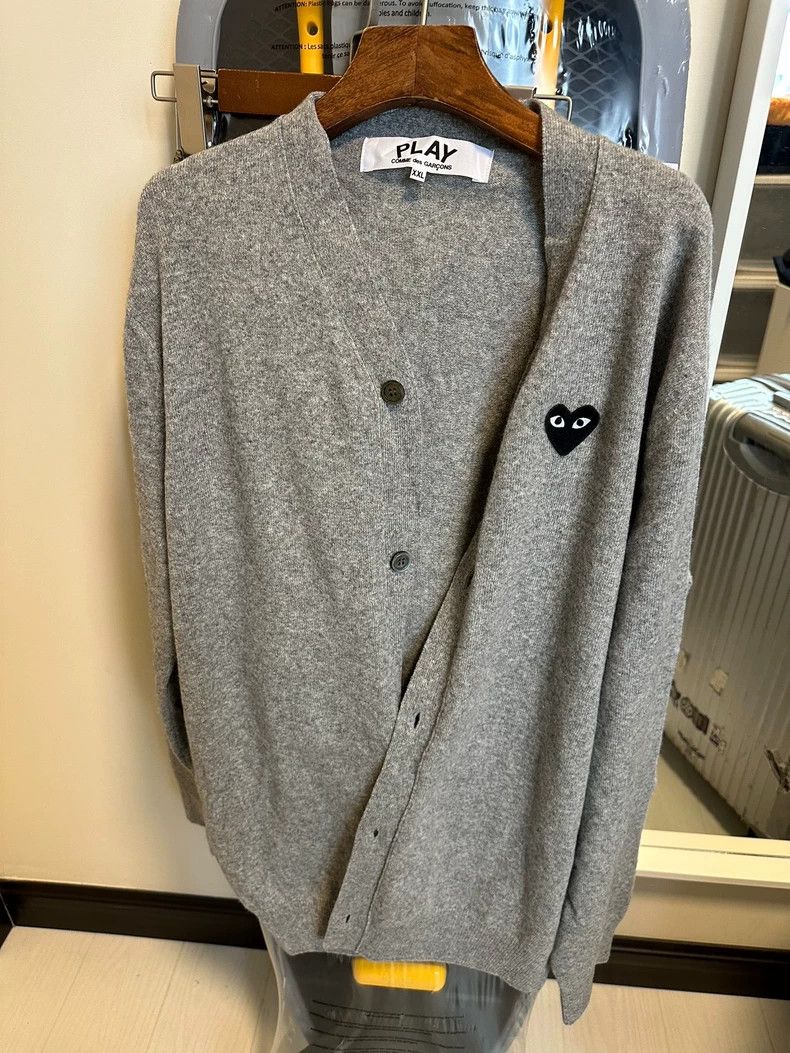 Comme des Garcons Comme Des Garcons Grey classic knitted black heart sweater Size US XXL / EU 58 / 5 - 1 Thumbnail