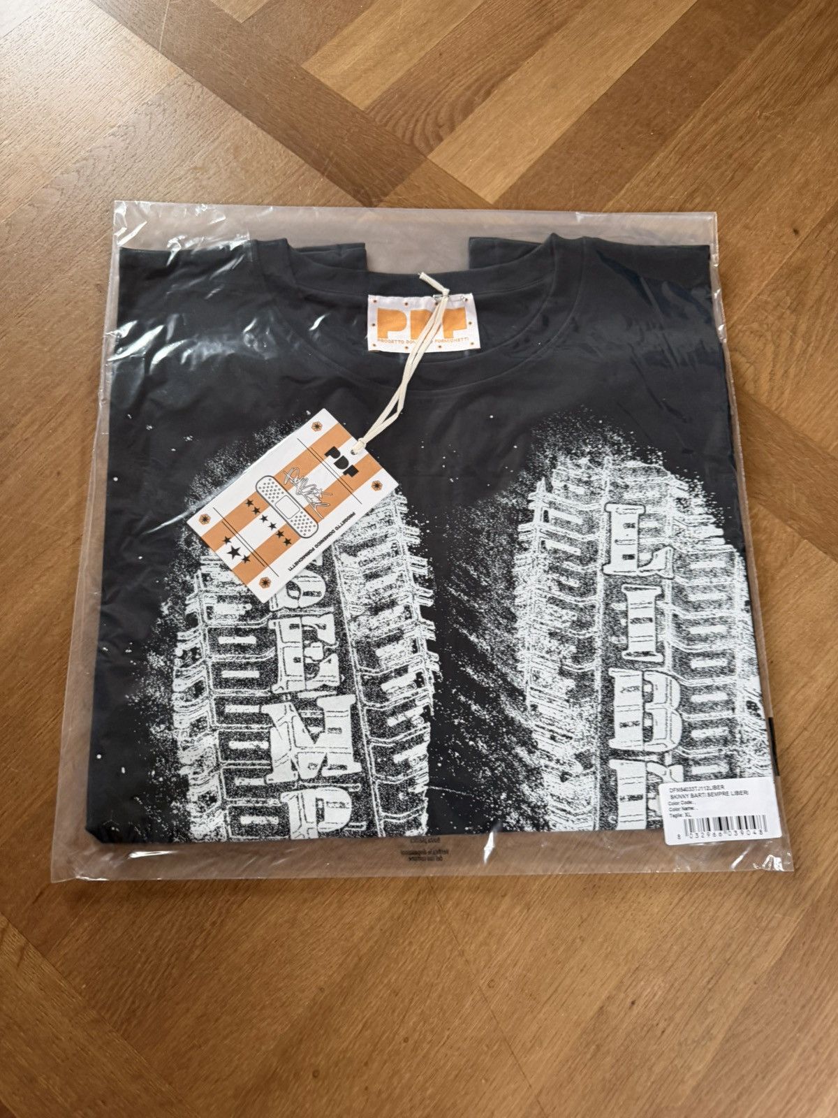 PDF PDF Channel SKINNY BARTI SEMPRE LIBERI Tshirt SS26 Size US XL / EU 56 / 4 - 4 Thumbnail