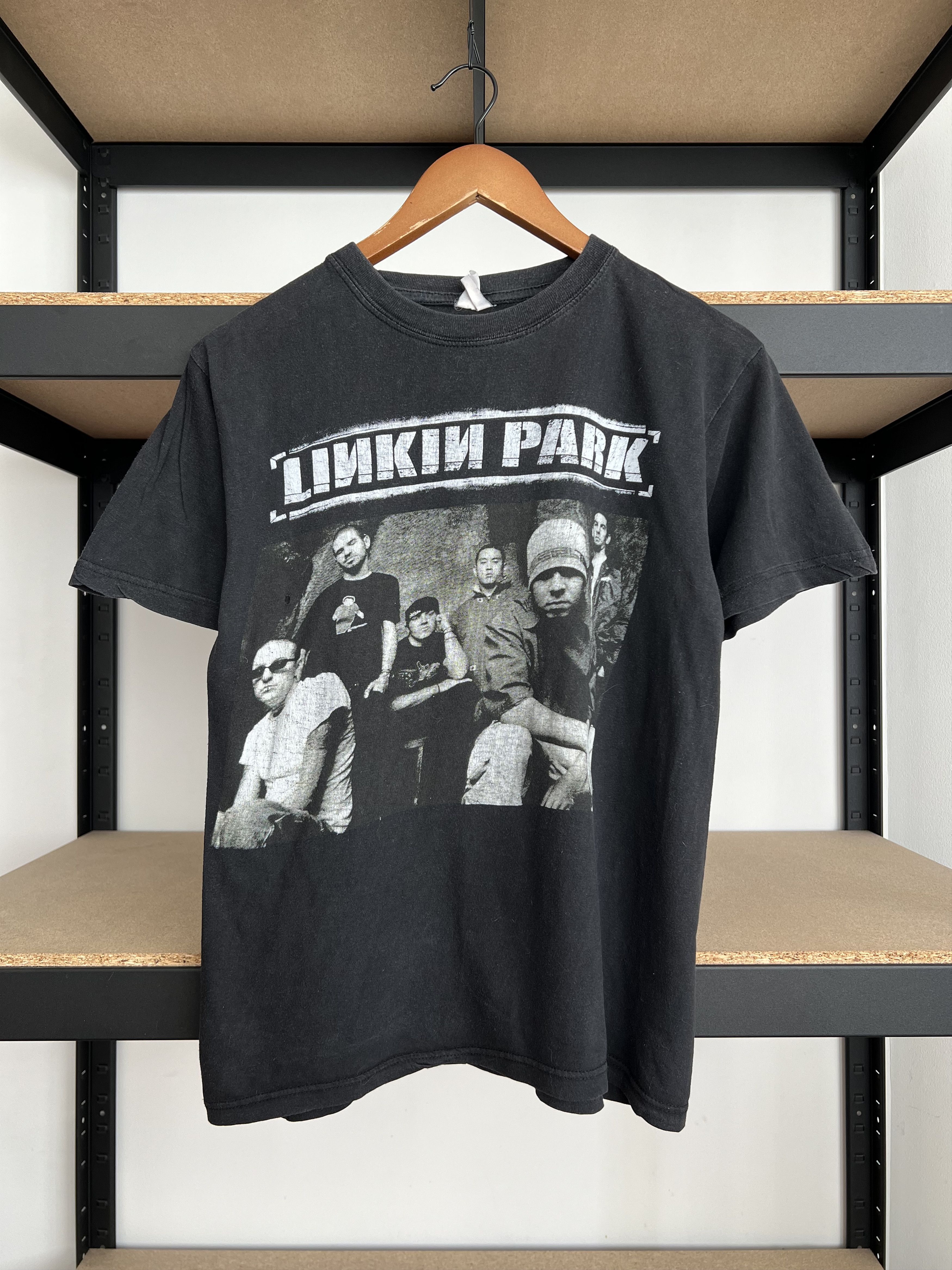 Band Tees Vintage 2000s Linkin Park Rock Band Black T-shirt Size US M / EU 48-50 / 2 - 1 Thumbnail