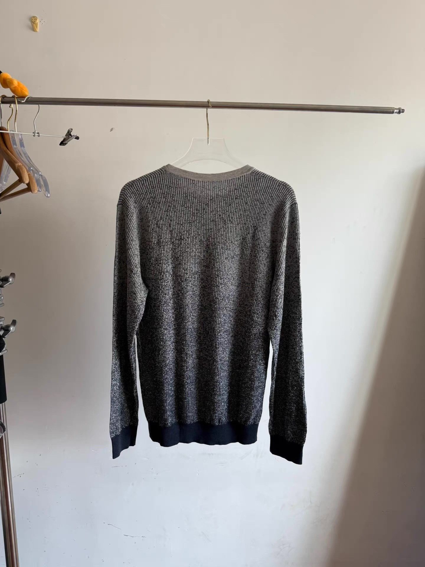 Vintage Vintage Louis Vuitton Gradient Knit Sweater Q17 Size US M / EU 48-50 / 2 - 2 Thumbnail