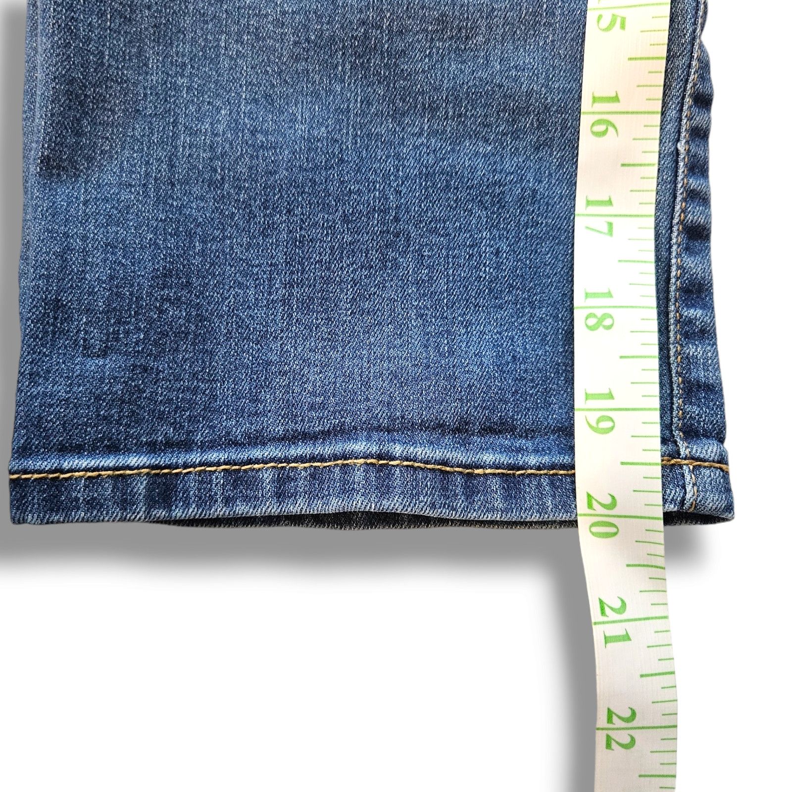 St. Johns Bay EUC St. John's Bay Mid Rise Relaxed Capri Jeans Sz. 8Px20 Size 30" / US 8 / IT 44 - 10 Thumbnail