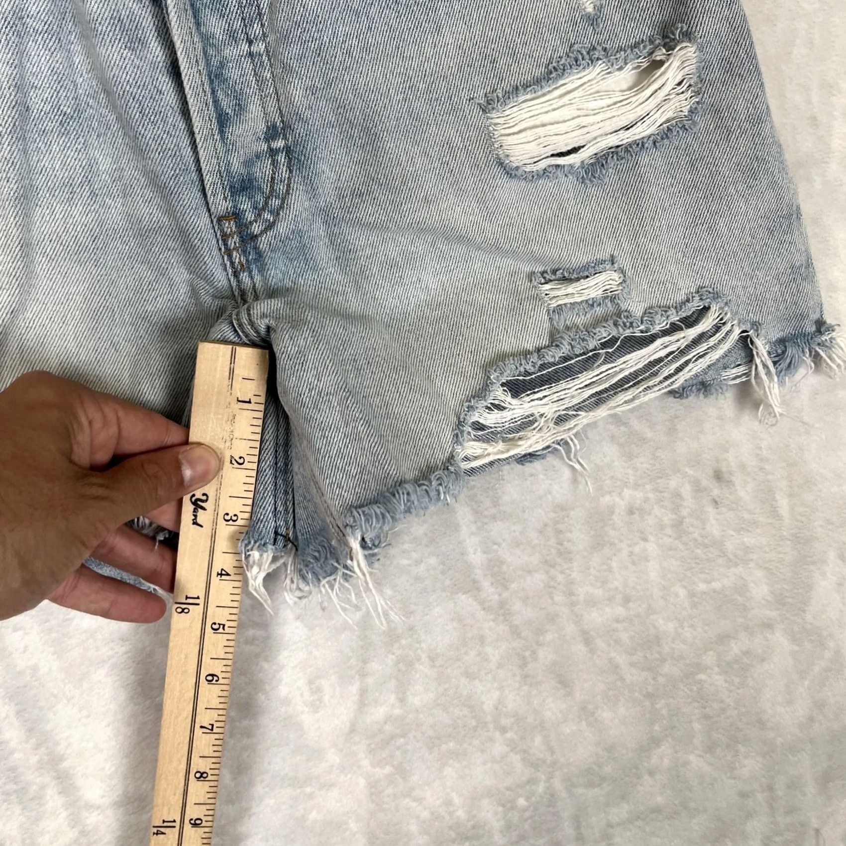 Abercrombie & Fitch Abercrombie & Fitch Shorts Womens 2 26 Blue High Rise 4" Short Distressed Denim Cut-Off Front Pockets Button Fly Casual Summer Mens No (invalid) Size 26" / US 2 / IT 38 - 4 Thumbnail