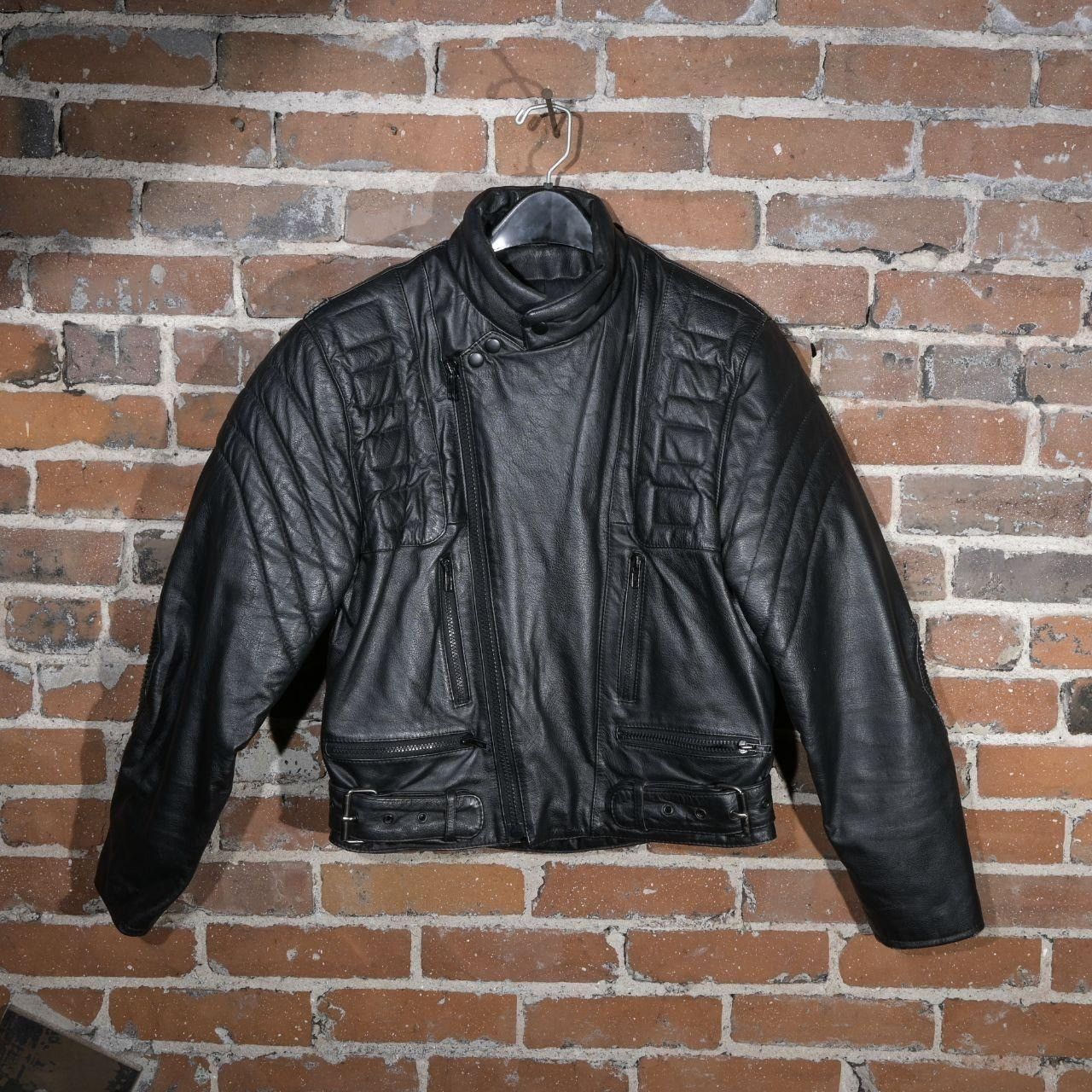 Vintage Vintage 80s Black Leather Moto Jacket Padded Quilt Lined Caf Size US S / EU 44-46 / 1 - 1 Thumbnail