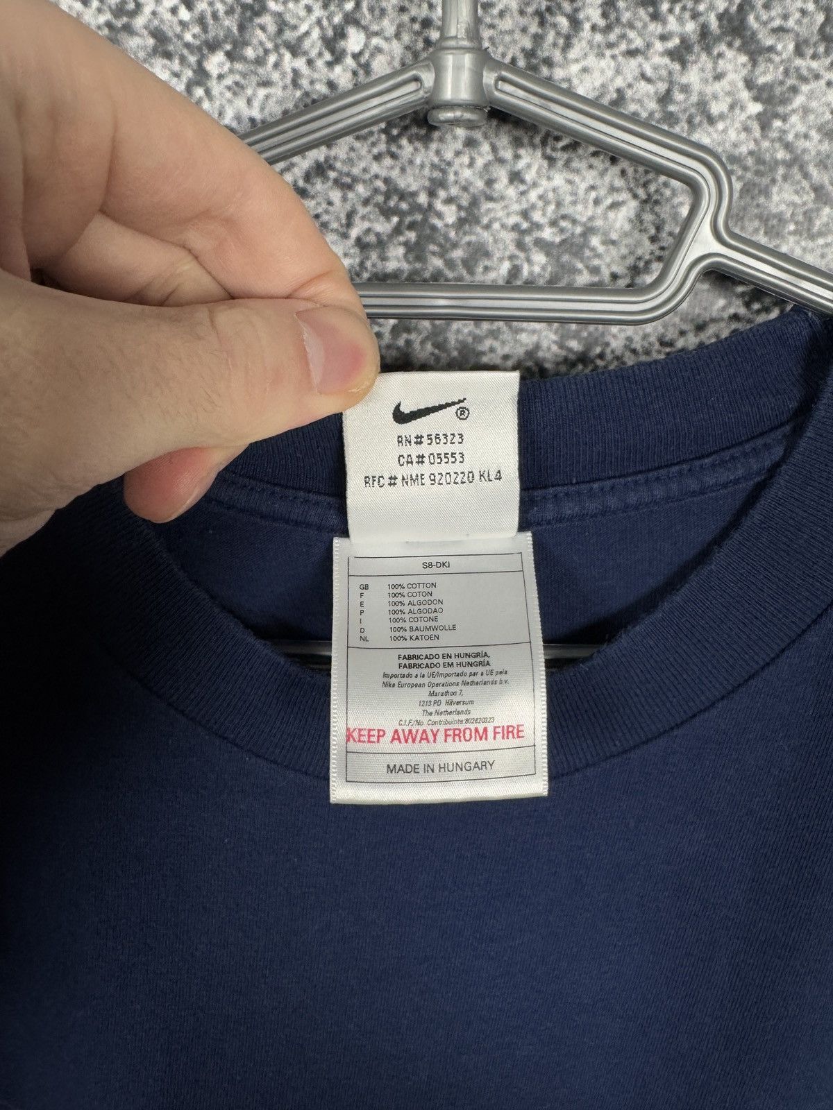 Nike Men’s Nike Big Swoosh Vintage 90s Logo T-Shirt Retro Size L Size US L / EU 52-54 / 3 - 8 Thumbnail