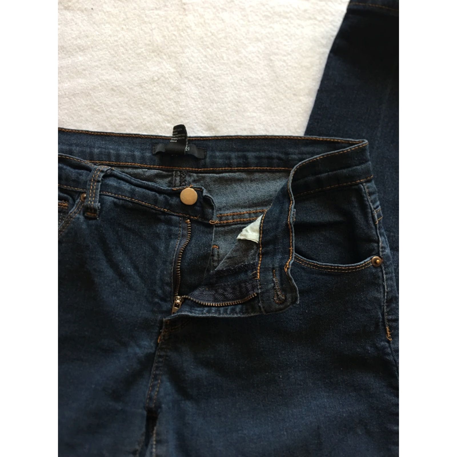 Forever 21 Forever 21 Jeans Women’s 29 Dark Blue Skinny Mid Rise Stretch / 29 in Dark Wash Jeans Womens Size 29" - 4 Thumbnail