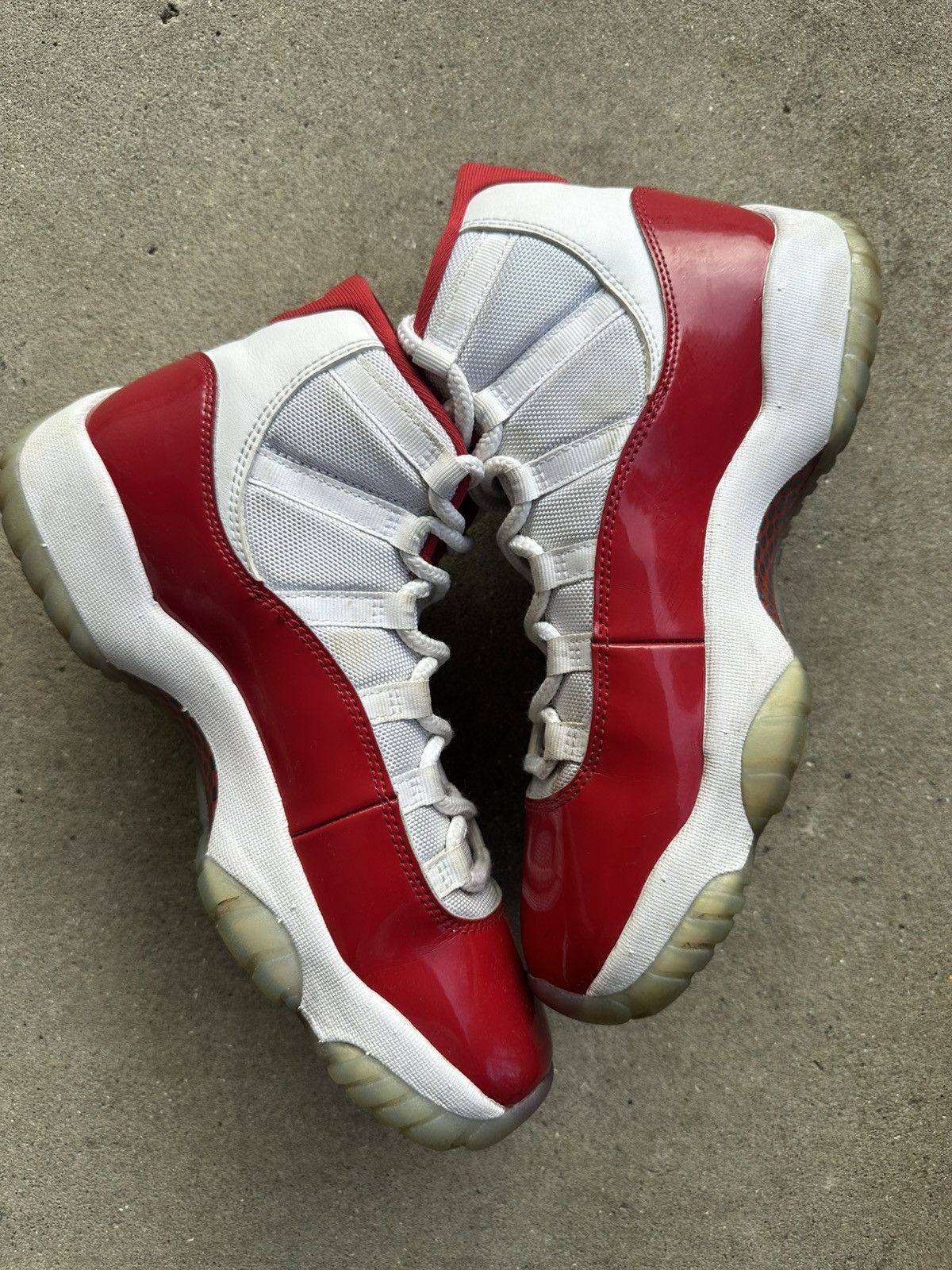 Jordan Brand Nike Air Jordan 11 Retro Cherry size 9 Size US 9 / EU 42 - 2 Thumbnail