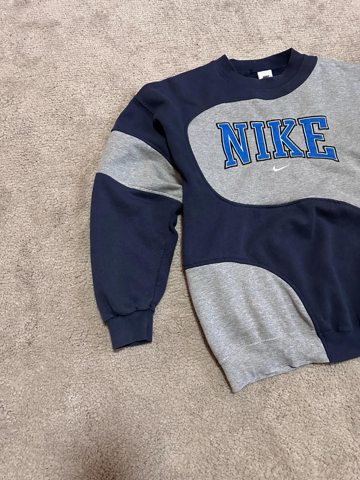 Nike Vintage Nike OverSize Sweatshirt Custom Distressed Y2K Sz L Size US L / EU 52-54 / 3 - 2 Thumbnail
