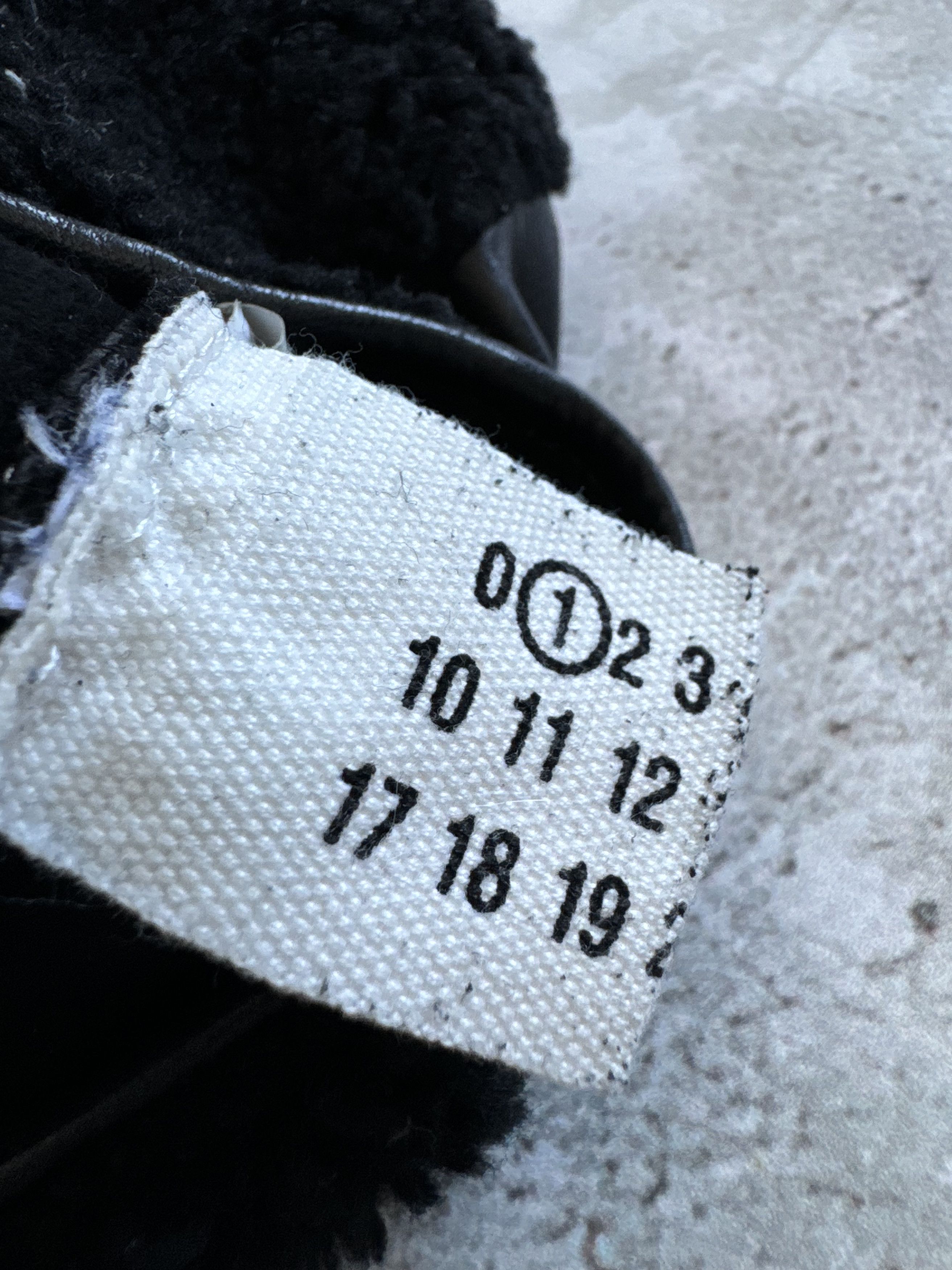 Maison Margiela Maison Martin Margiela sleeveless sheepskin with gloves Size S / US 4 / IT 40 - 11 Thumbnail