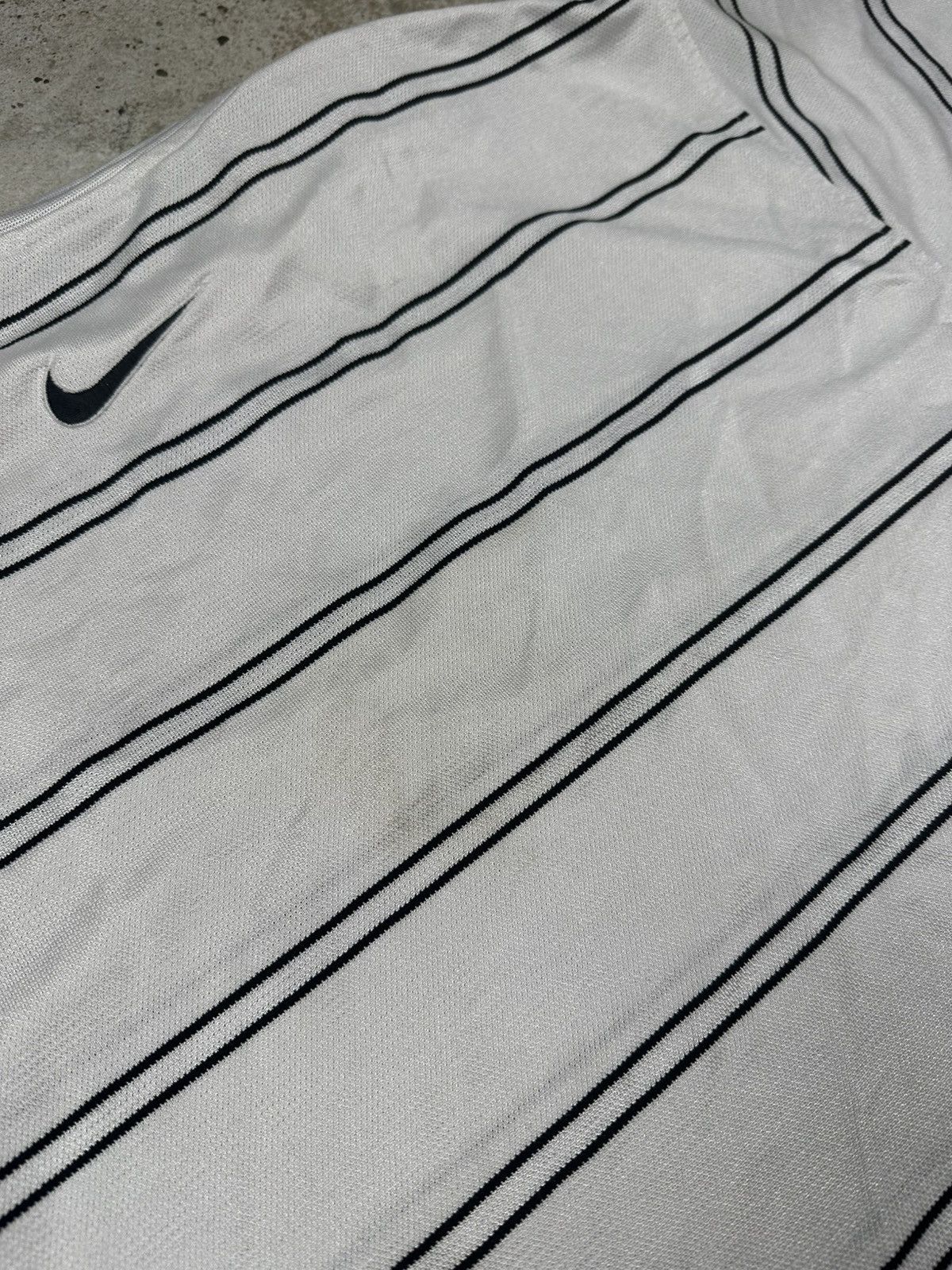 Nike Vintage 90s Nike Striped Center Swoosh Logo Tee White Size US M / EU 48-50 / 2 - 10 Thumbnail