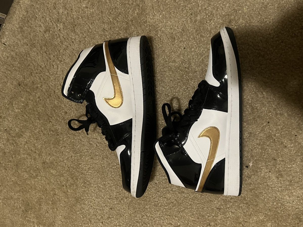 Jordan Brand Retro 1 mid Size US 11 / EU 44 - 2 Thumbnail