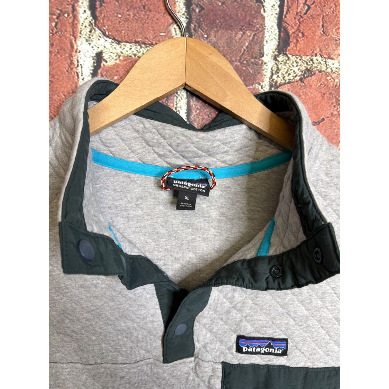 Patagonia Patagonia Organic Cotton Quilted Snap-T Pullover Women’s XL Gray Jacket Womens XL Gray Quilted Organic Cotton Snap-T Pullover Patagonia Size XL / US 12-14 / IT 48-50 - 2 Thumbnail