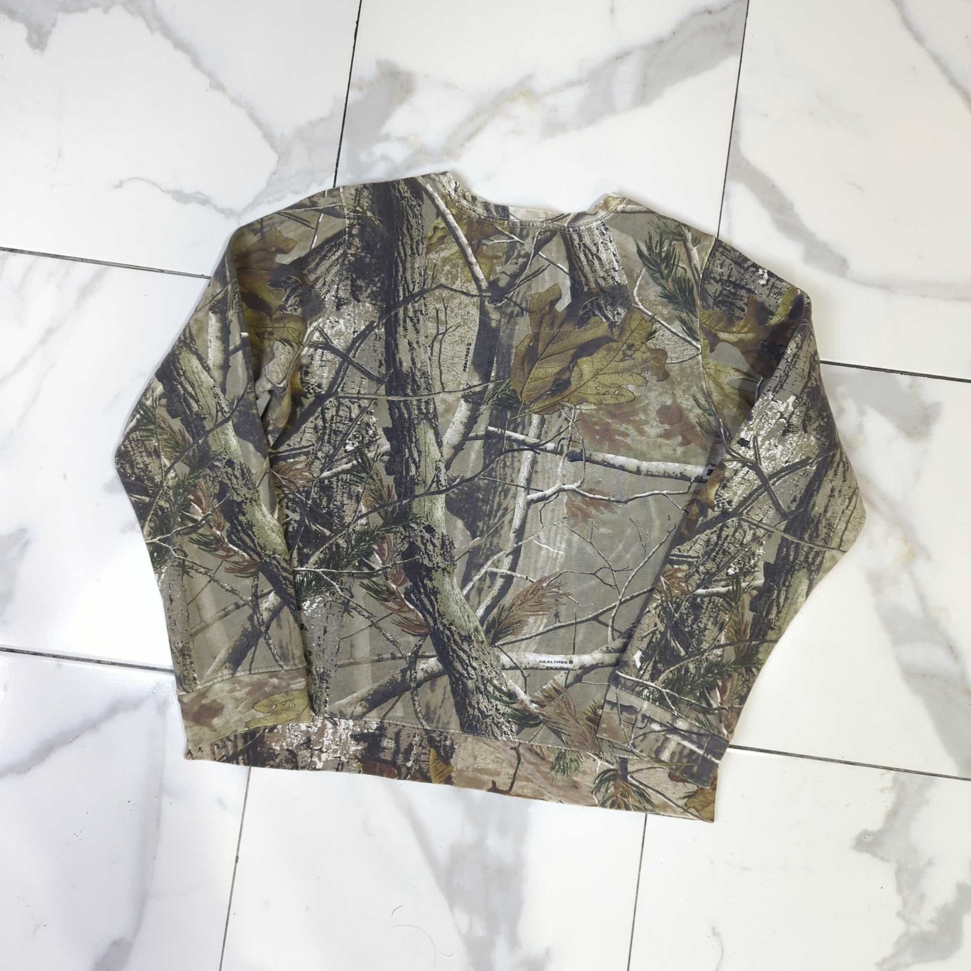 Carhartt × Vintage Crazy Vintage Faded Carhartt Style Realtree Camo Crewneck Size US S / EU 44-46 / 1 - 3 Thumbnail