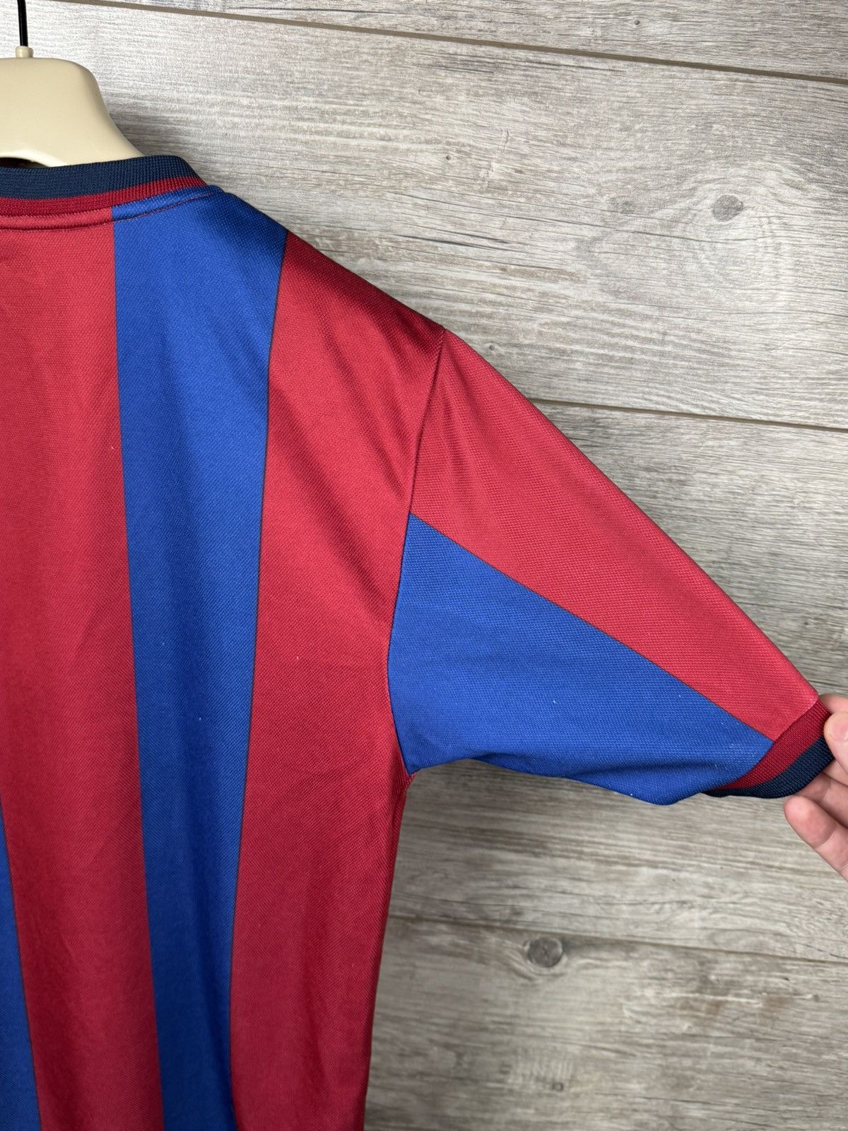 Nike BARCELONA 1998 1999 HOME FOOTBALL NIKE SHIRT SOCCER JERSEY Size US S / EU 44-46 / 1 - 14 Thumbnail