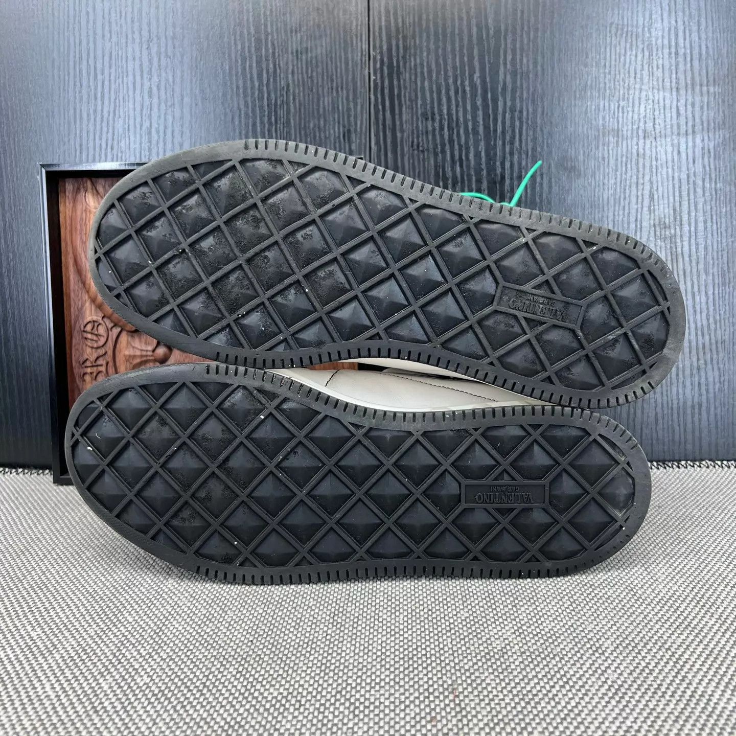 Valentino Valentino One Stud Black & White 40 Size US 7 / EU 40 - 5 Thumbnail