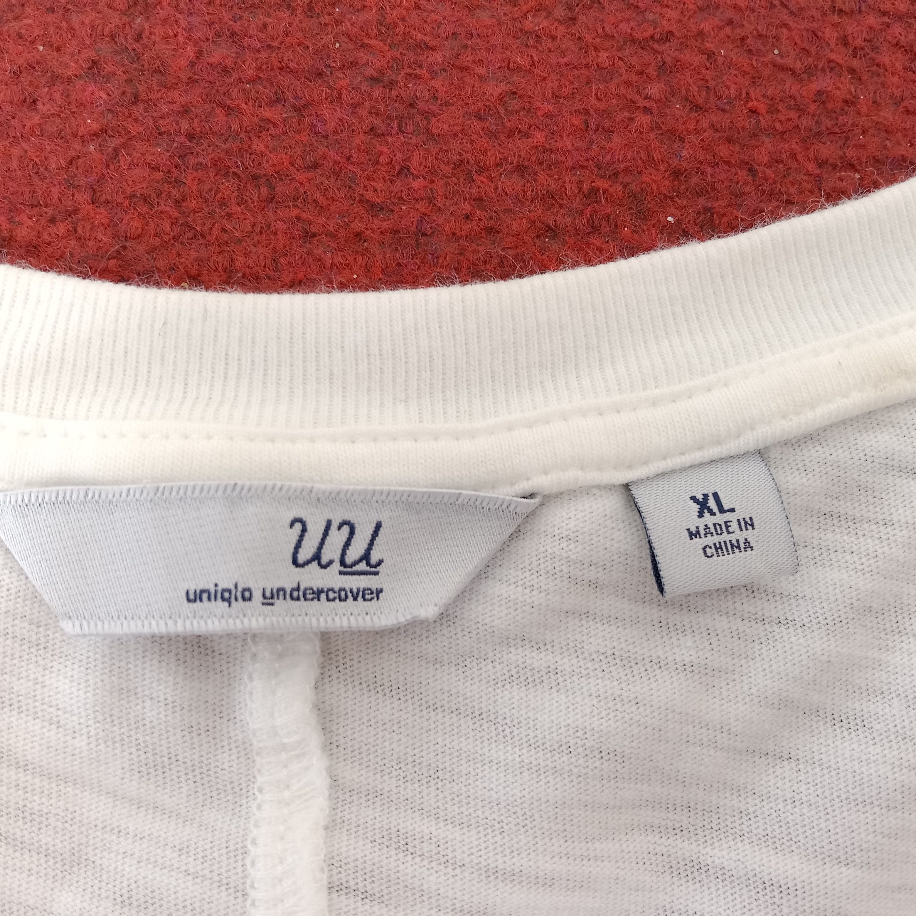 Japanese Brand Uniqlo Undercover Japanese Brand Center Design Tshirt Size US L / EU 52-54 / 3 - 5 Thumbnail