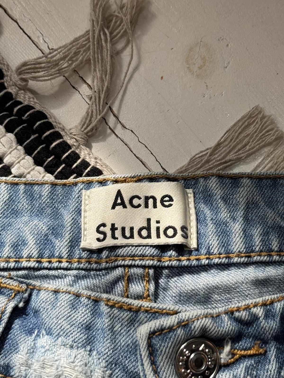 Acne Studios VINTAGE ACNE STUDIOS DISTRESSED STYLE DENIM PANTS Size 26" / US 2 / IT 38 - 7 Thumbnail