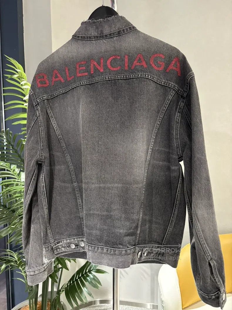 Balenciaga Balenciaga Back Logo Denim Jacket, Size 36 Size XS / US 0-2 / IT 36-38 - 2 Thumbnail