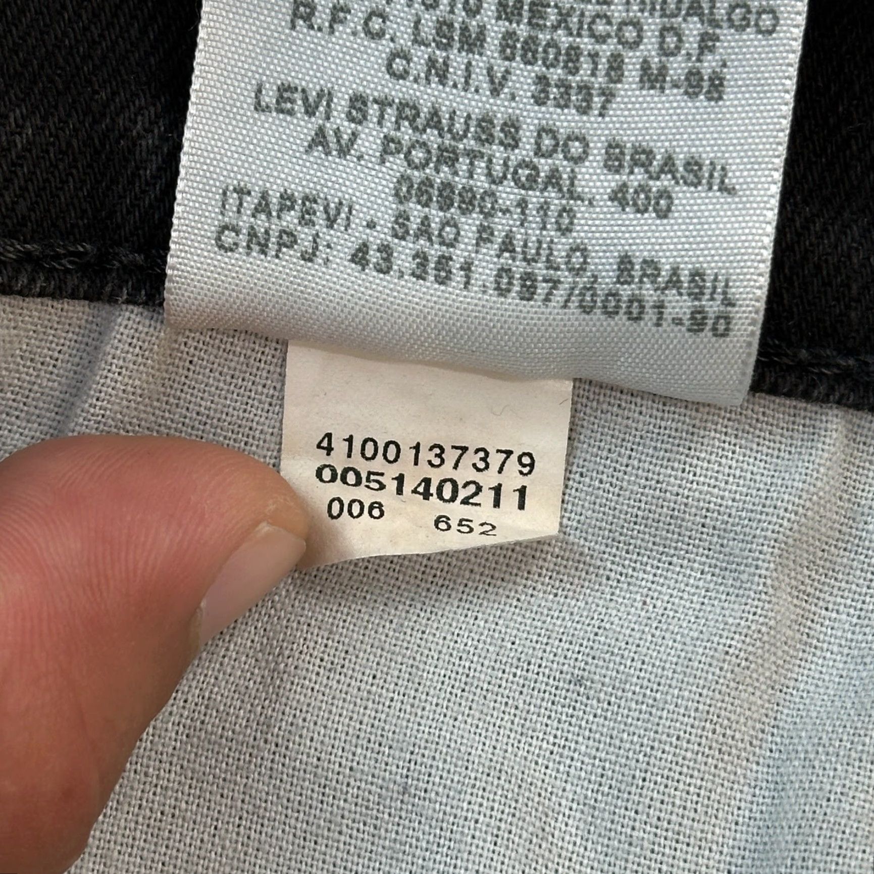 Levi's VINTAGE Levi's 514 Shorts Mens 36 Black Denim Cutoff Slim Straight Stretch Y2K Bermuda Shorts Mens 36 Black Denim Slim Stretch Vintage Levis 514 Size US 36 / EU 52 - 7 Thumbnail
