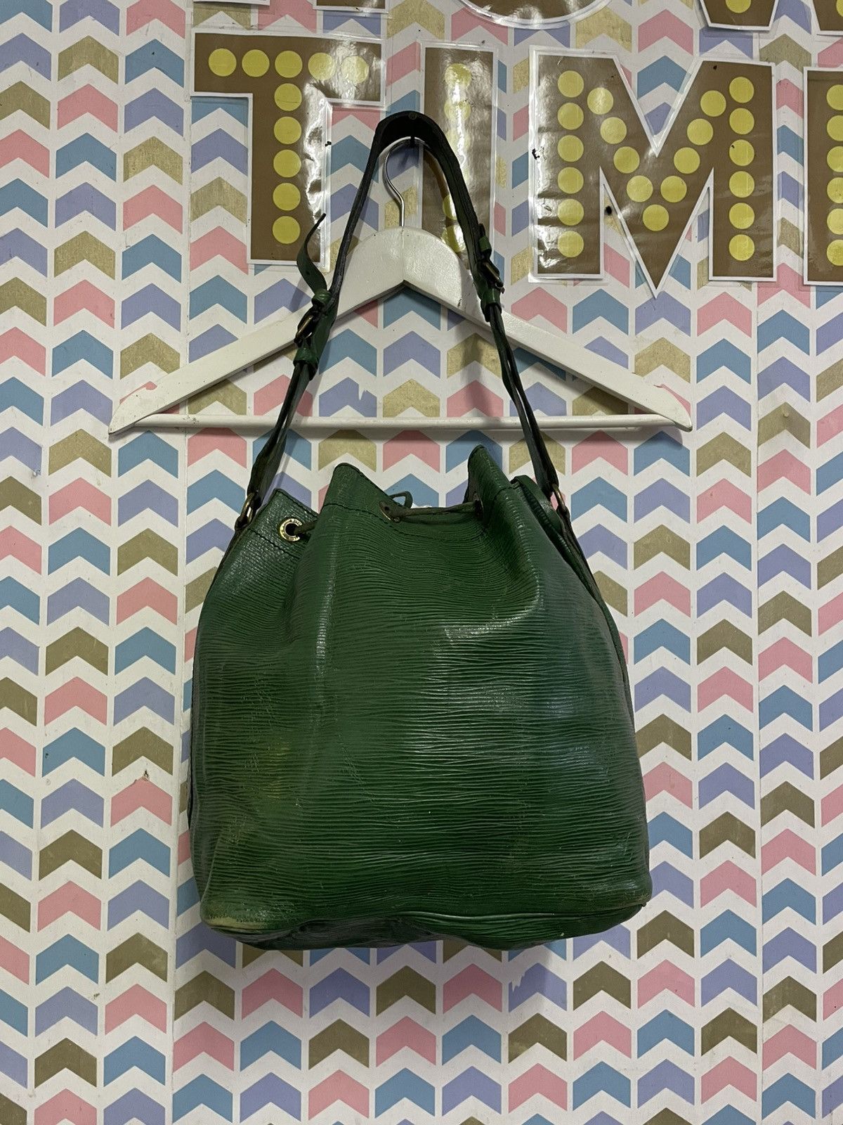 Louis Vuitton VINTAGE LOUIS VUITTON EPI NIO SHOULDER BAG LEATHER Size ONE SIZE - 1 Thumbnail
