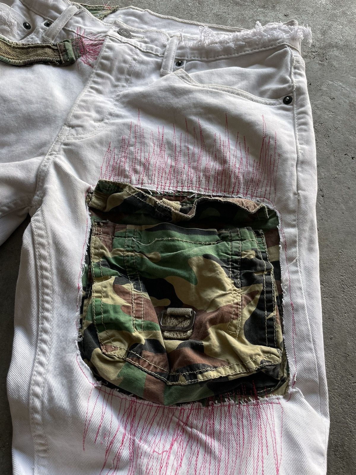 Levi's Custom 1of1 White X Camo flared Jeans Size US 33 - 9 Thumbnail
