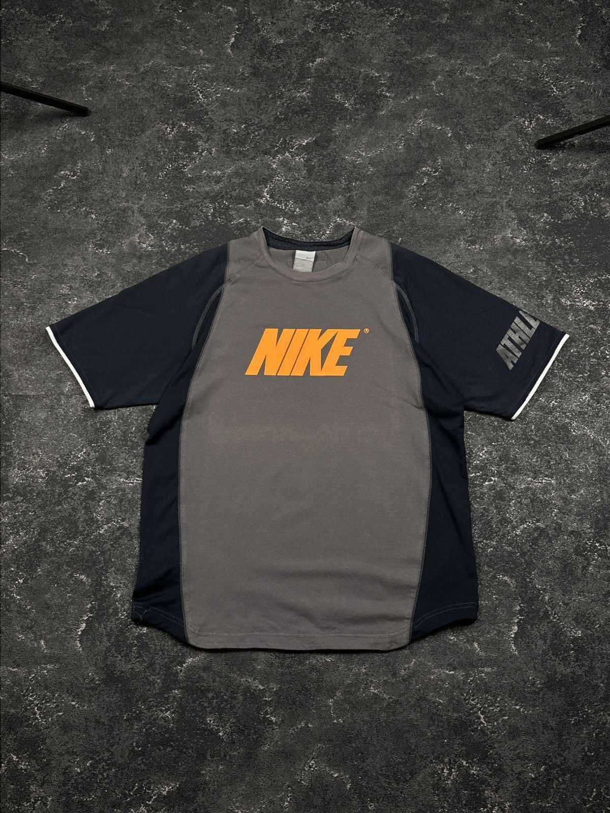 Vintage 90s Nike Big Centre Logo T-Shirt Athletic 72