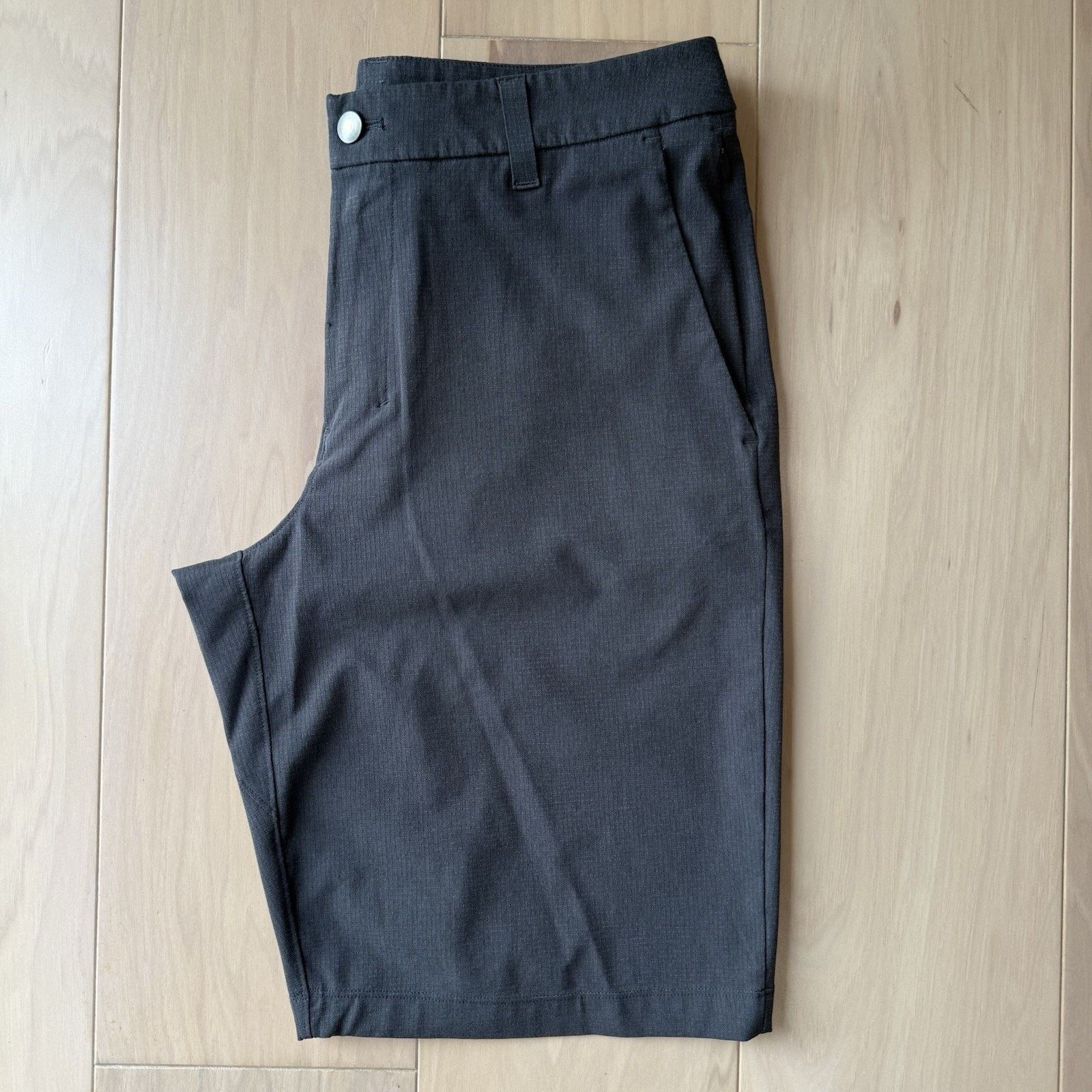 Lululemon Lululemon Commission Shorts 30 Gray Workout Athleisure Size US 30 / EU 46 - 2 Thumbnail