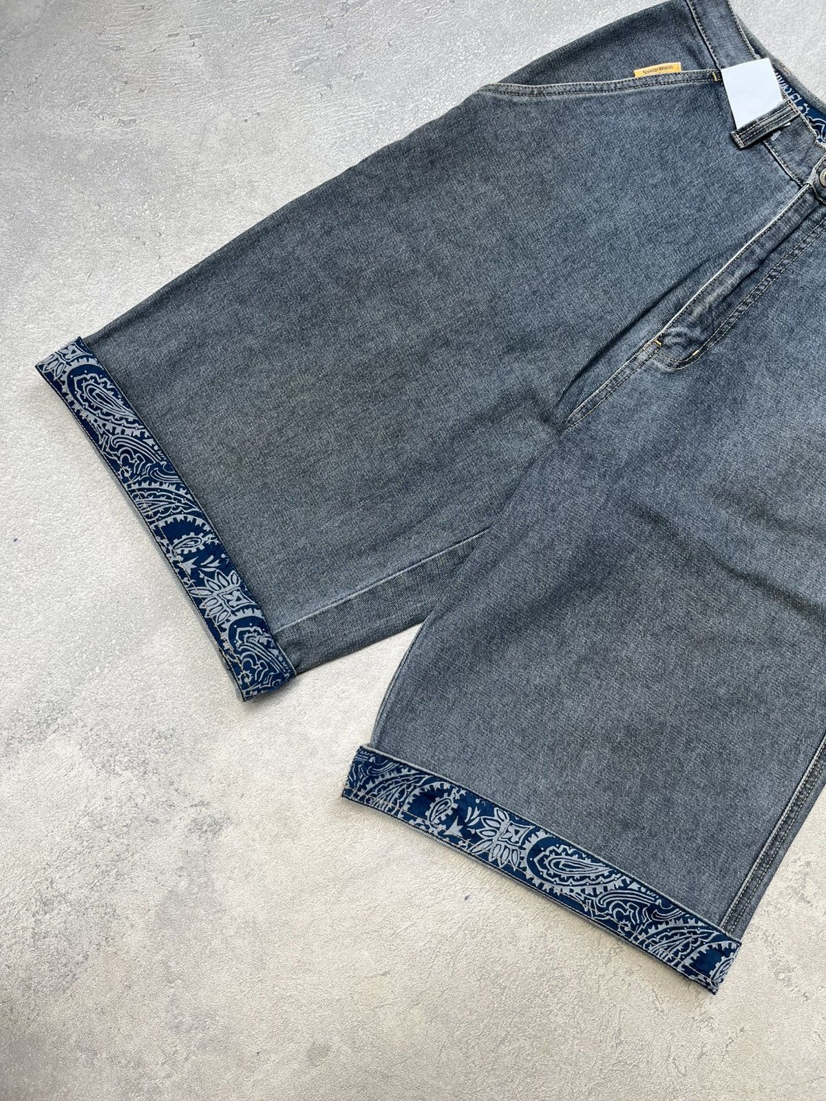 Snoop Dogg SNOOP DOGG CELL POCKET PAISLEY JORTS Size US 29 - 13 Thumbnail