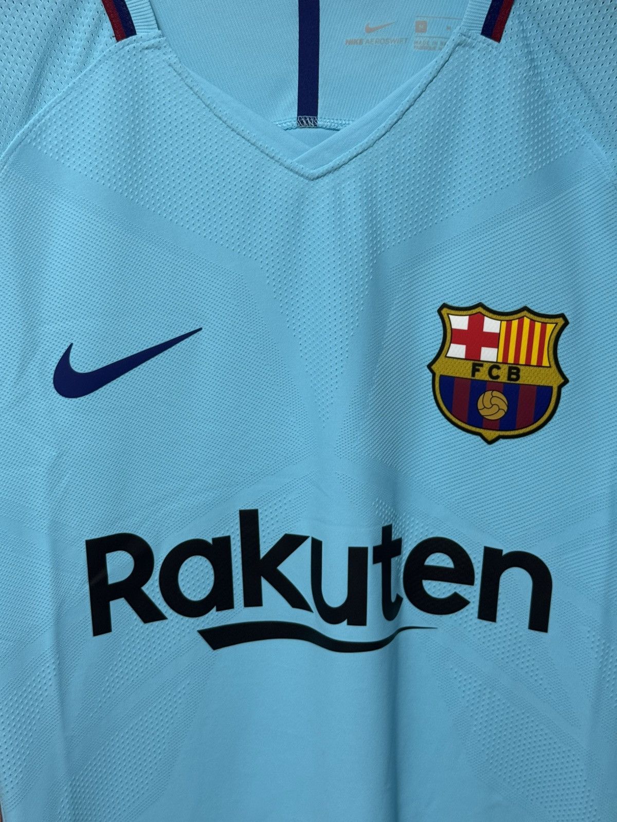 Nike Player issue 17/18 Barça Away — Andrés Iniesta #8 BNWT Size US M / EU 48-50 / 2 - 9 Thumbnail