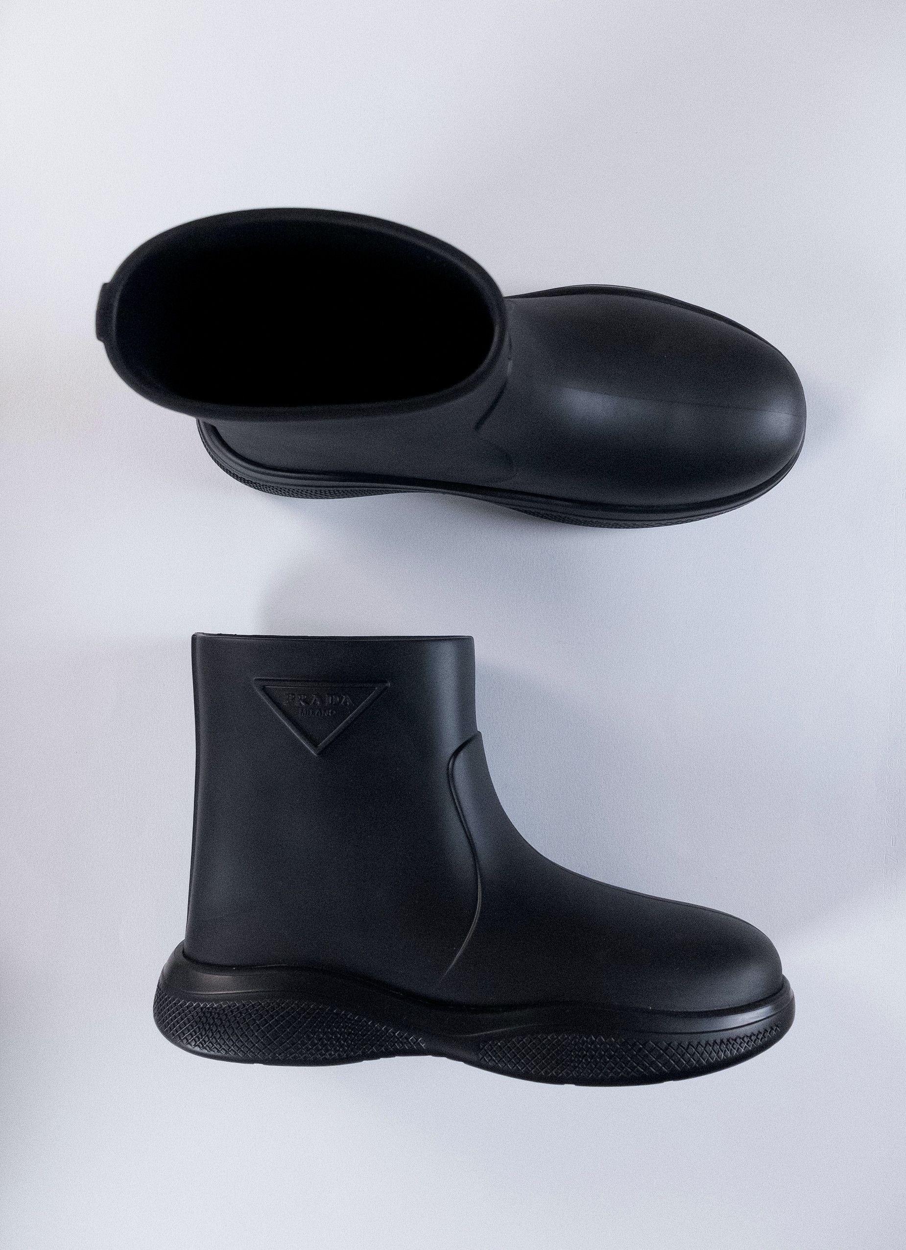 Prada PRADA Mellow black triangle logo rubber rain boots 8 41 Size US 8 / EU 41 - 2 Thumbnail