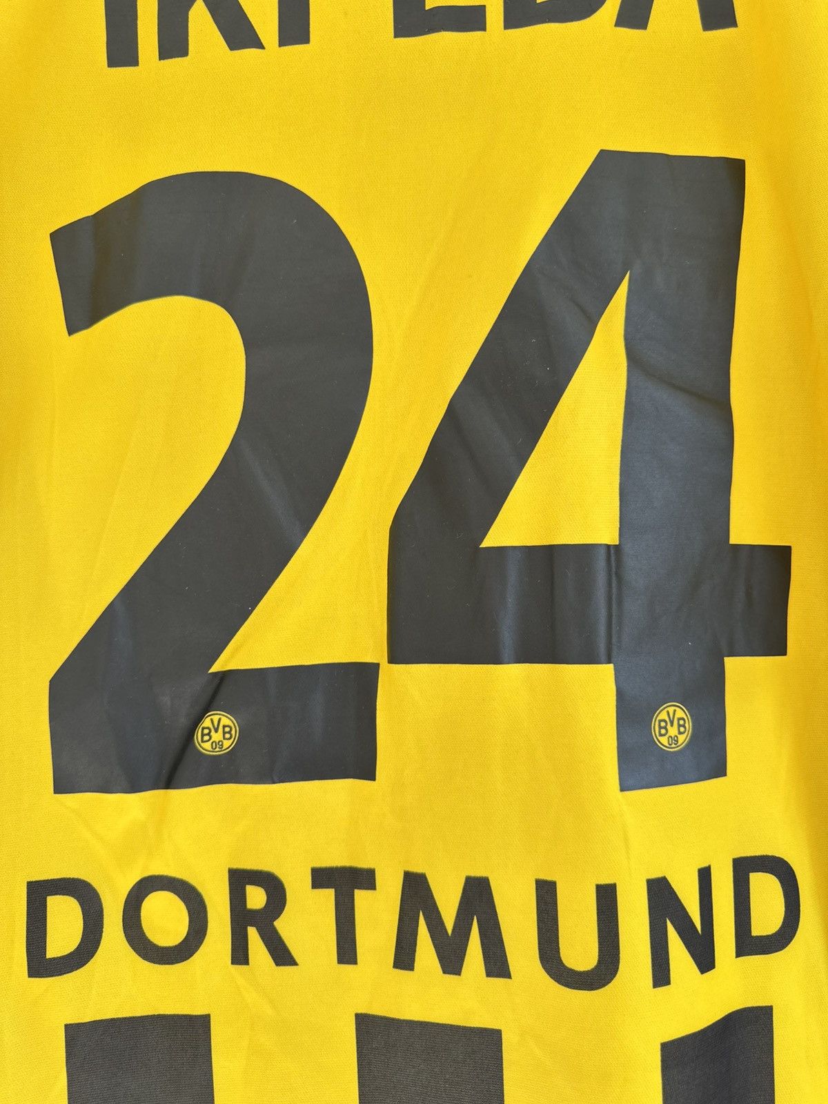 Vintage Ikpeba #24 Borussia Dortmund 2000-2001 Vintage Soccer Jersey Size US L / EU 52-54 / 3 - 10 Thumbnail