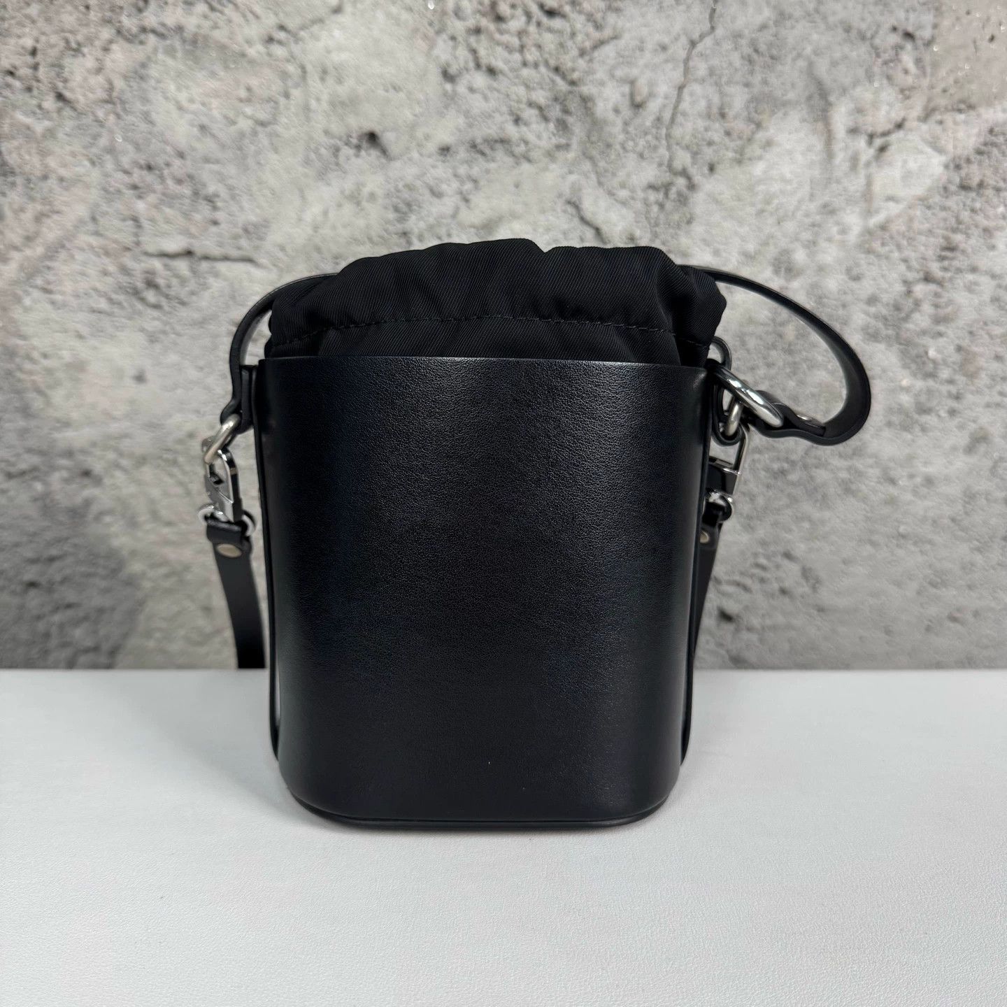 Vivienne Westwood Vivienne Westwood Bucket Bag Used Size ONE SIZE - 2 Thumbnail