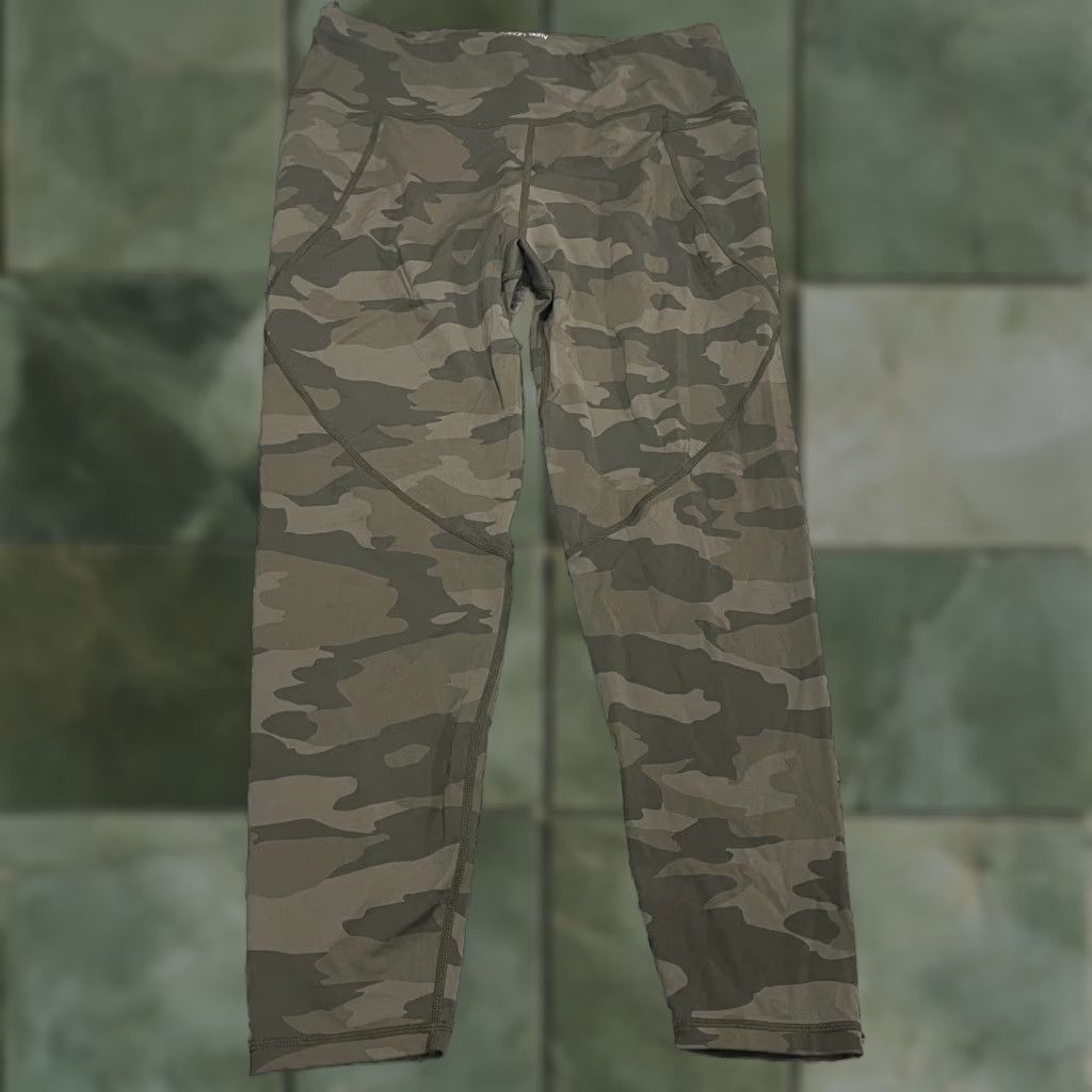 Sweaty Betty VINTAGE Sweaty Betty Power 7/8 Length Leggings/Pants Womens 10 Green Camo Size 32" / US 10 / IT 46 - 1 Thumbnail