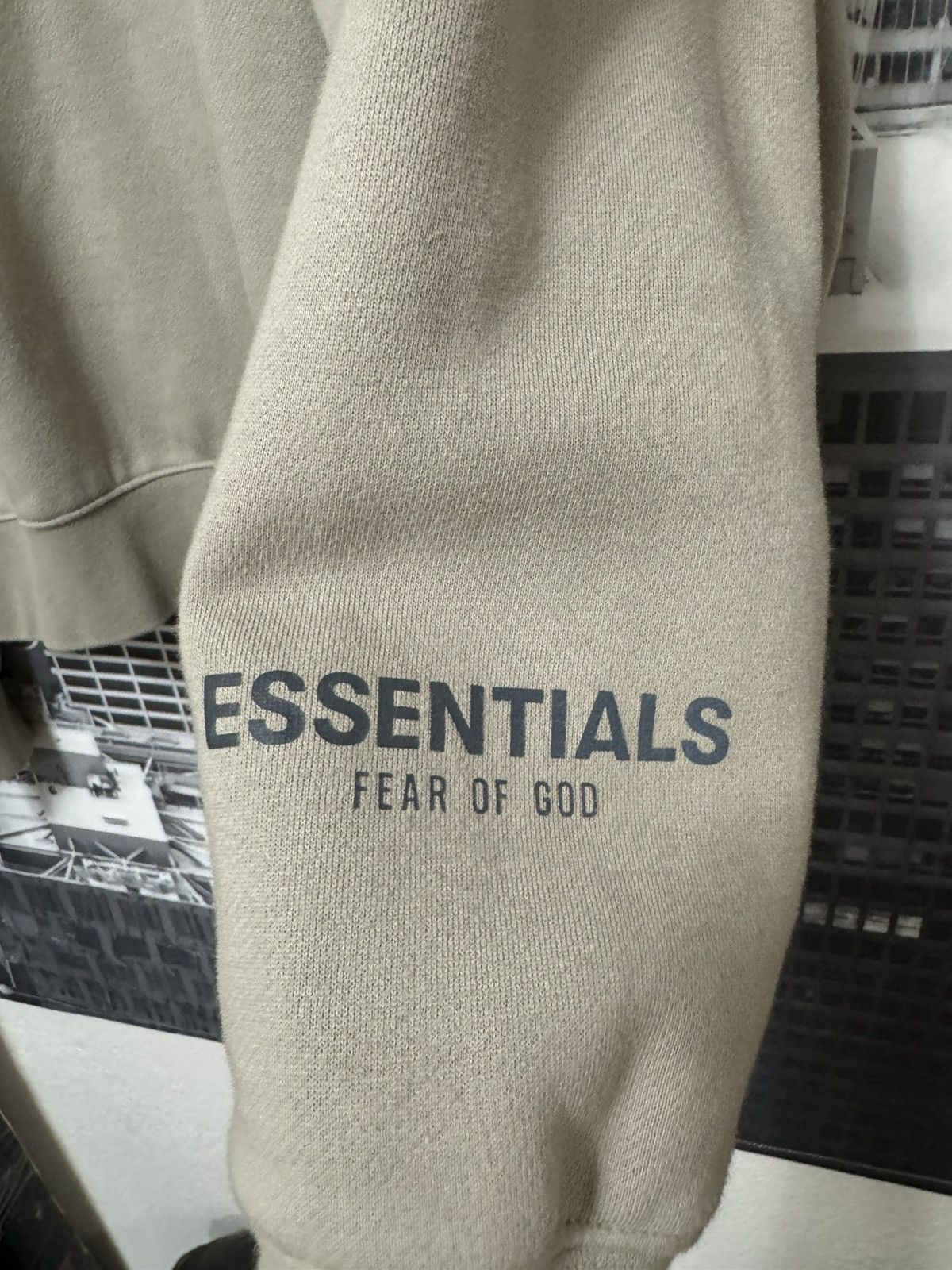 Fear of God 💥Fear of God Essentials Half Zip Pullover Olive SZ Small Size US S / EU 44-46 / 1 - 5 Thumbnail
