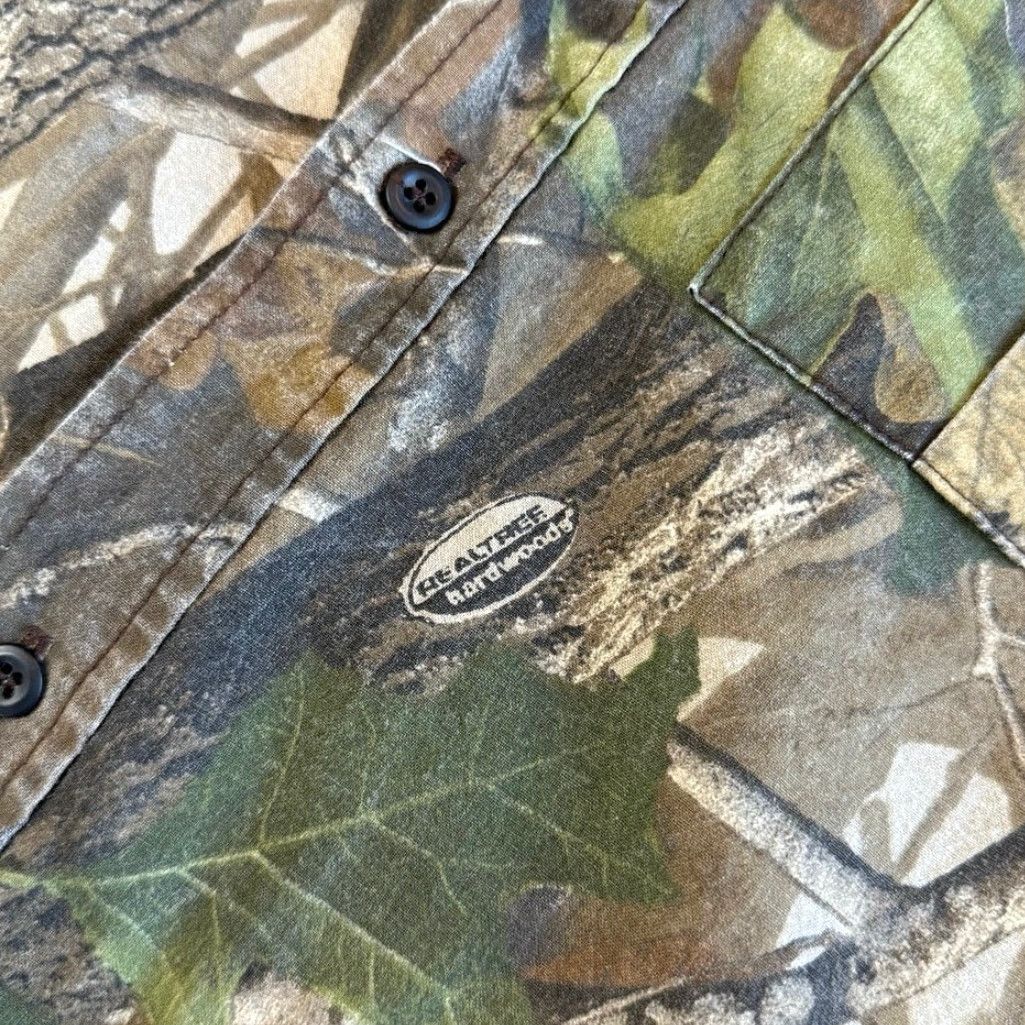 Realtree VINTAGE Redhead Button Up Shirt Camouflage Camo Size XL Mens Short Sleeve Collared 90s Travel Hunting Nature Brown Camouflage Pattern Size US XL / EU 56 / 4 - 3 Thumbnail