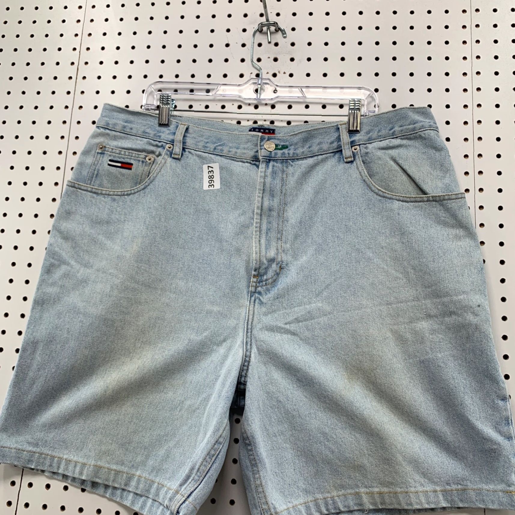 Tommy Hilfiger VINTAGE Tommy Hilfiger Denim Shorts Mens Size 40 Light Wash Flag Logo Bermuda 7in Inseam Mens Size US 40 / EU 56 - 2 Thumbnail