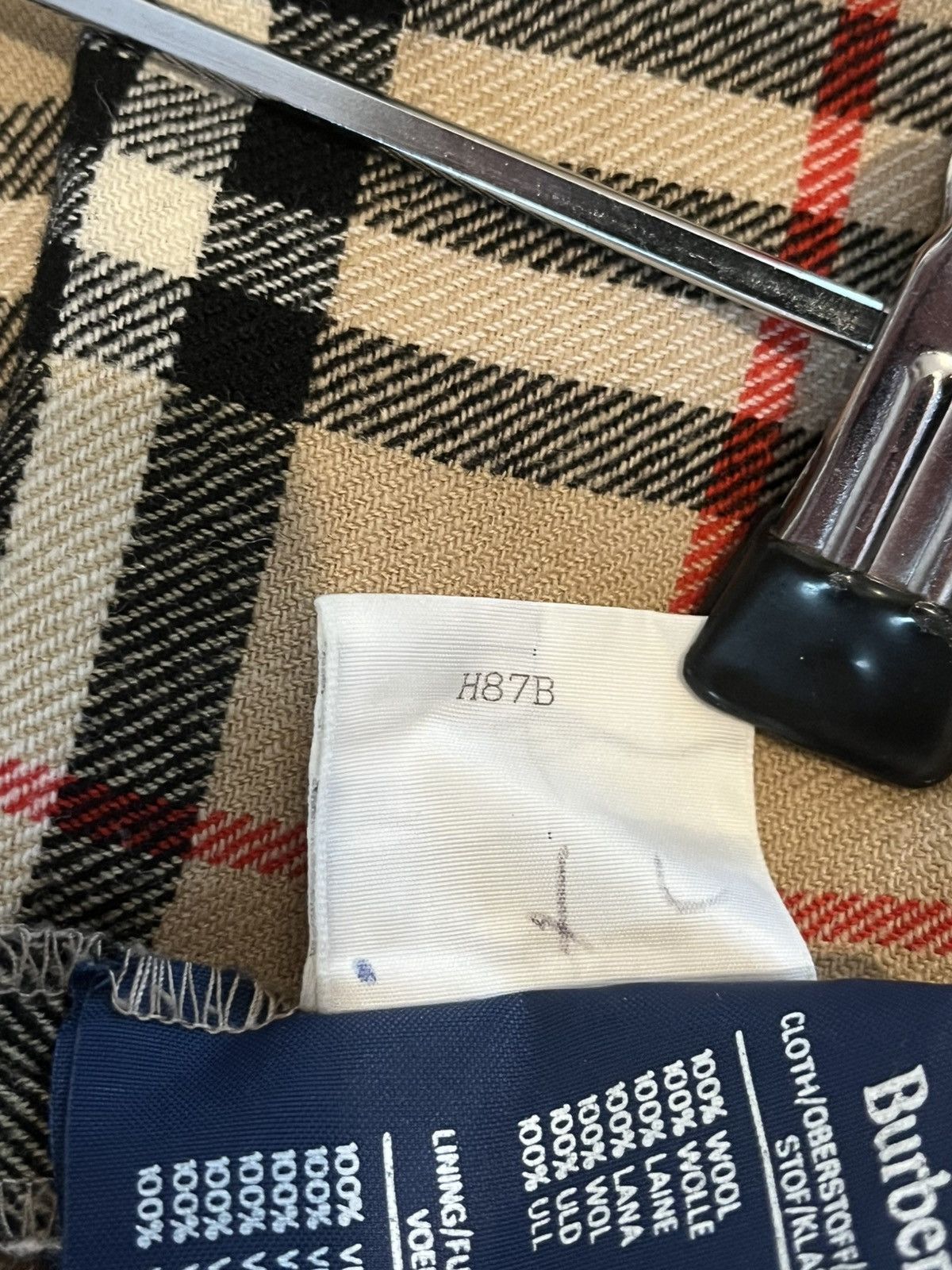 Burberry 70’s Burberry pure wool nova check pleates Size US 31 - 9 Thumbnail