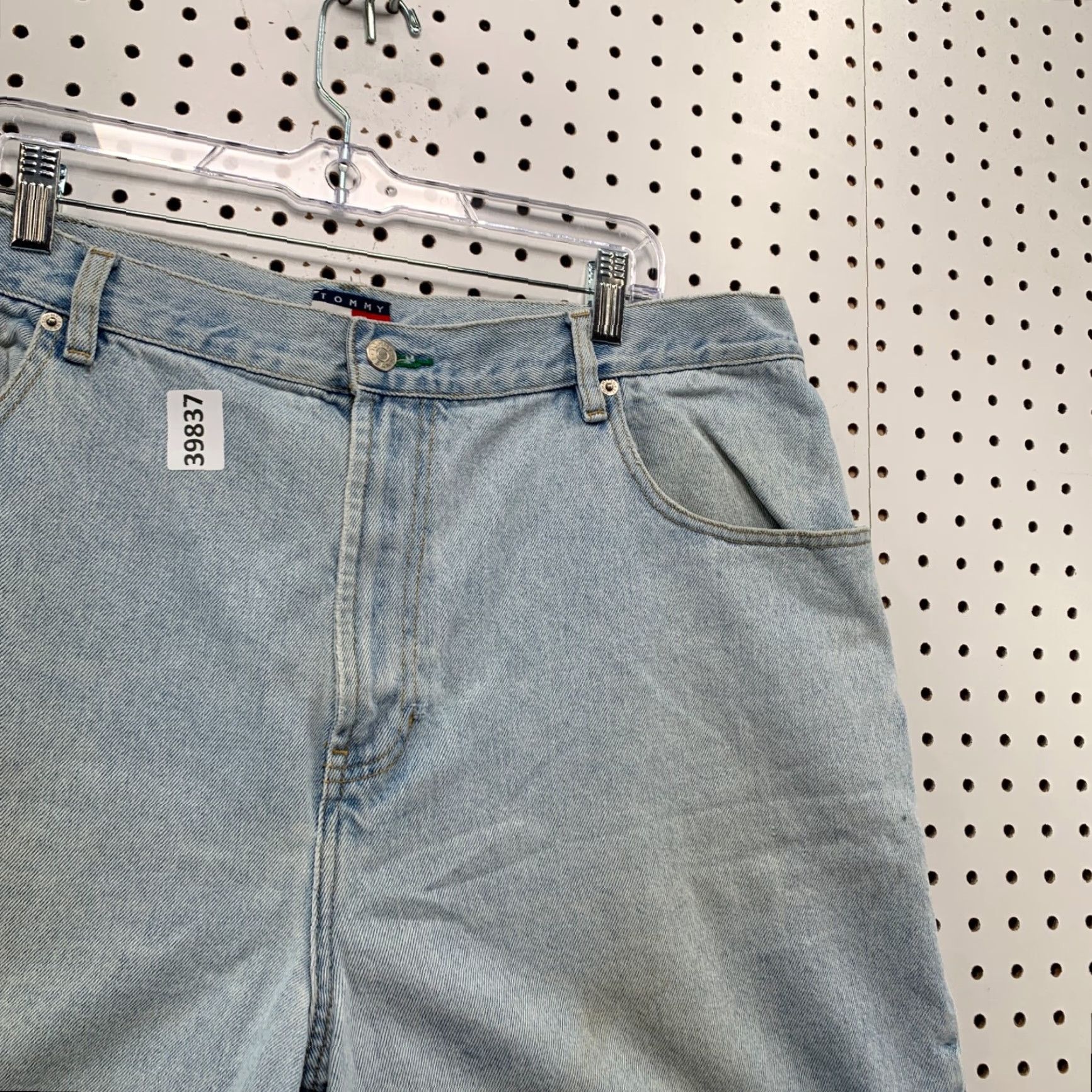 Tommy Hilfiger VINTAGE Tommy Hilfiger Denim Shorts Mens Size 40 Light Wash Flag Logo Bermuda 7in Inseam Mens Size US 40 / EU 56 - 5 Thumbnail