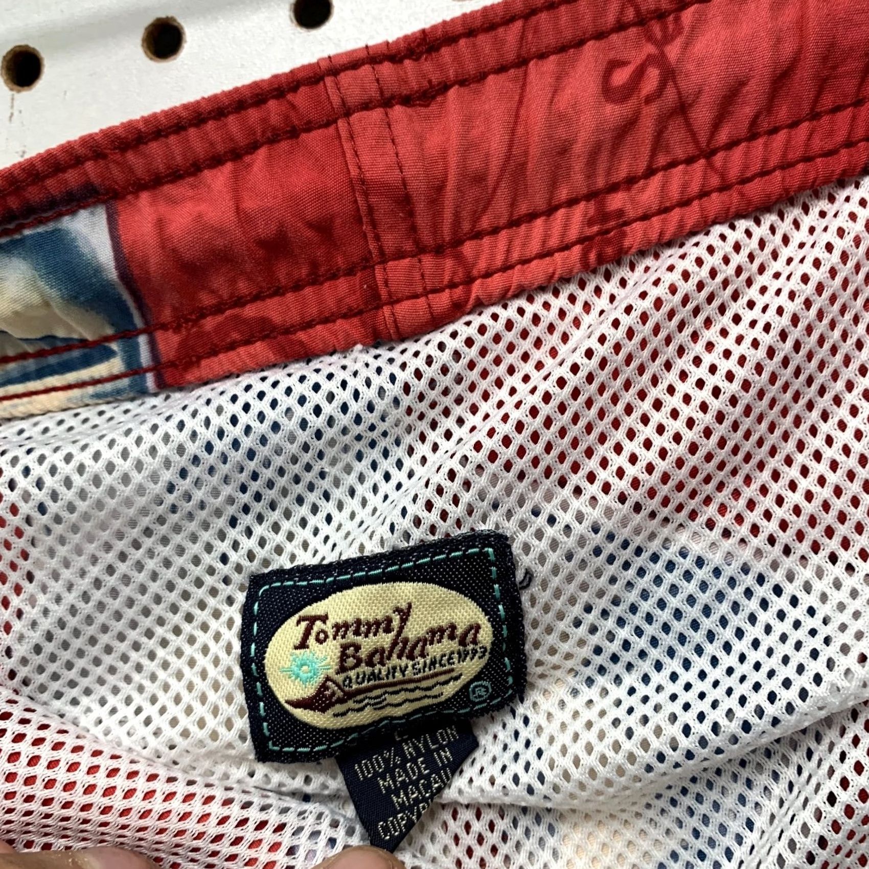 Tommy Bahama VINTAGE Tommy Bahama Swim Shorts Trunks Mens Large Red Beach Surf Size US 33 - 4 Thumbnail