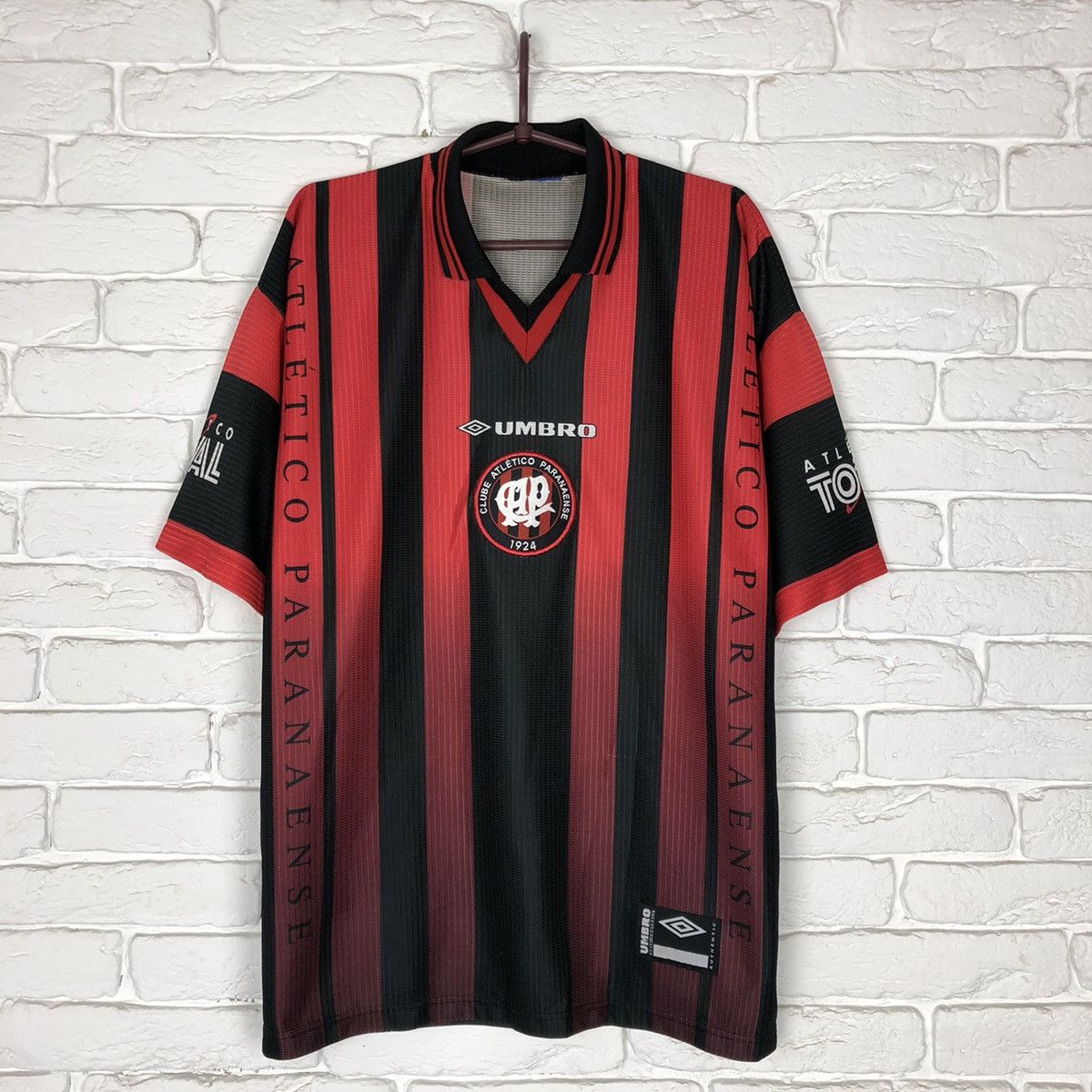 image of Soccer Jersey x Umbro Athletico Paranaense 1998 1999 Home Jersey Umbro Vintage in Black/Red (Size X