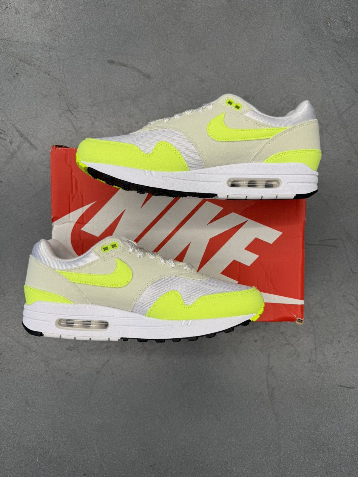 Nike 2023 Nike Air Max 1 87’ Volt Suede Size US 11 / IT 41 - 2 Thumbnail