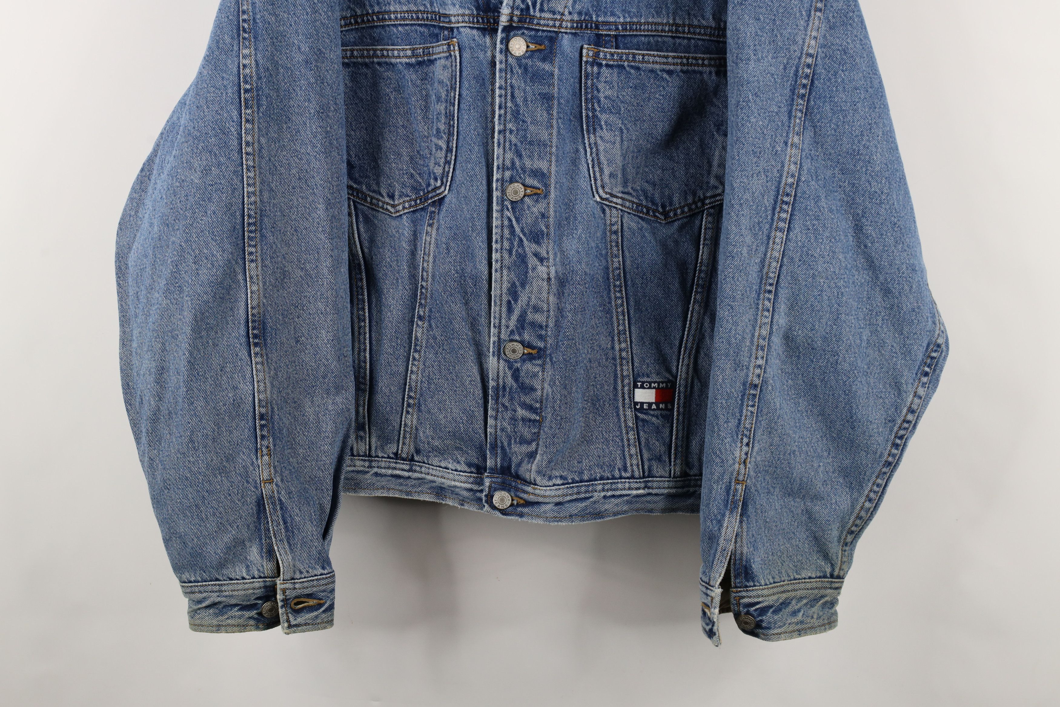 Tommy Hilfiger × Vintage Vintage 90s Tommy Hilfiger Spell Out Denim Trucker Jacket Size US XXL / EU 58 / 5 - 3 Thumbnail