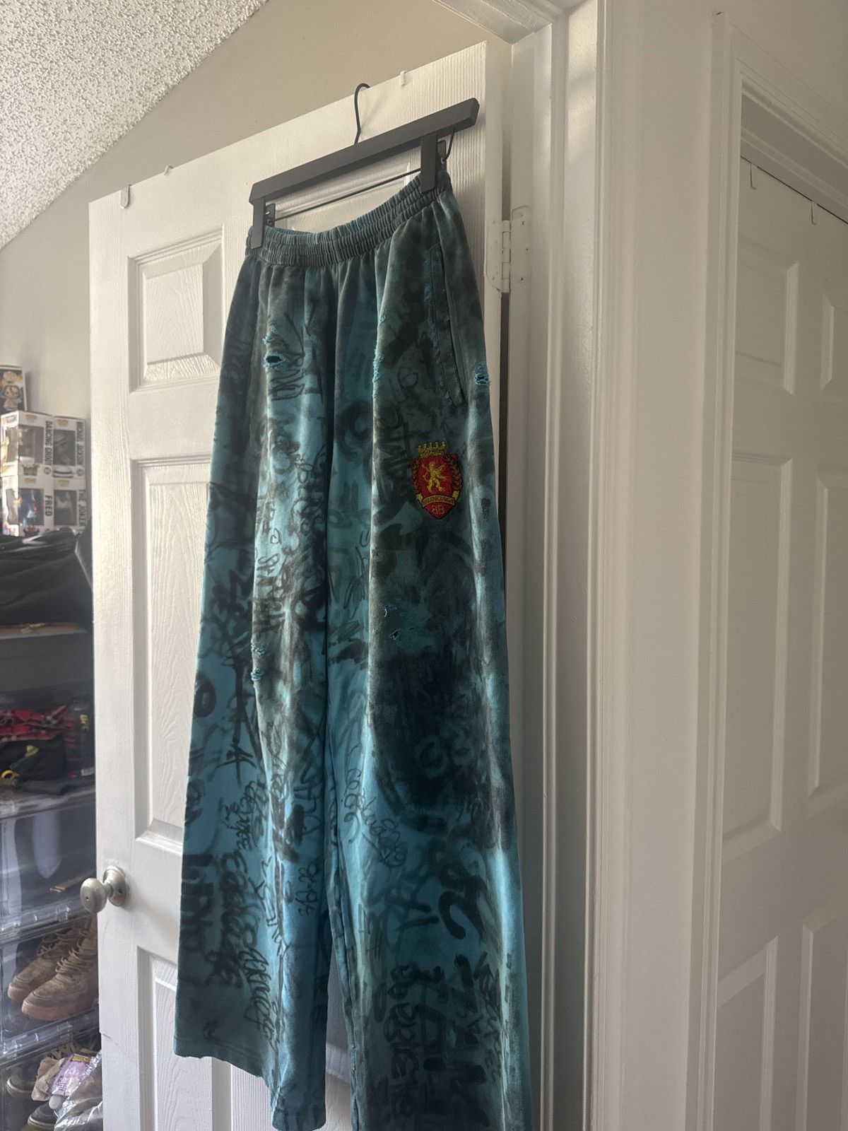 Balenciaga Balenciaga Skater Sweats Size US 30 / EU 46 - 1 Thumbnail