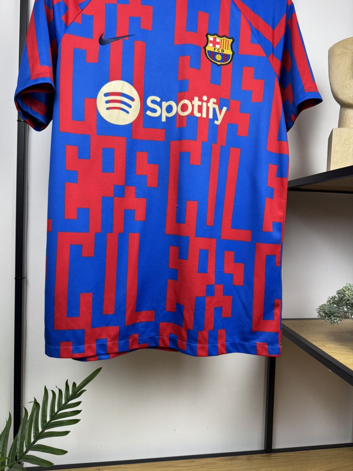 Nike FC Barcelona 2022/2023 Pre-Match Jersey Mens L Size US L / EU 52-54 / 3 - 3 Thumbnail