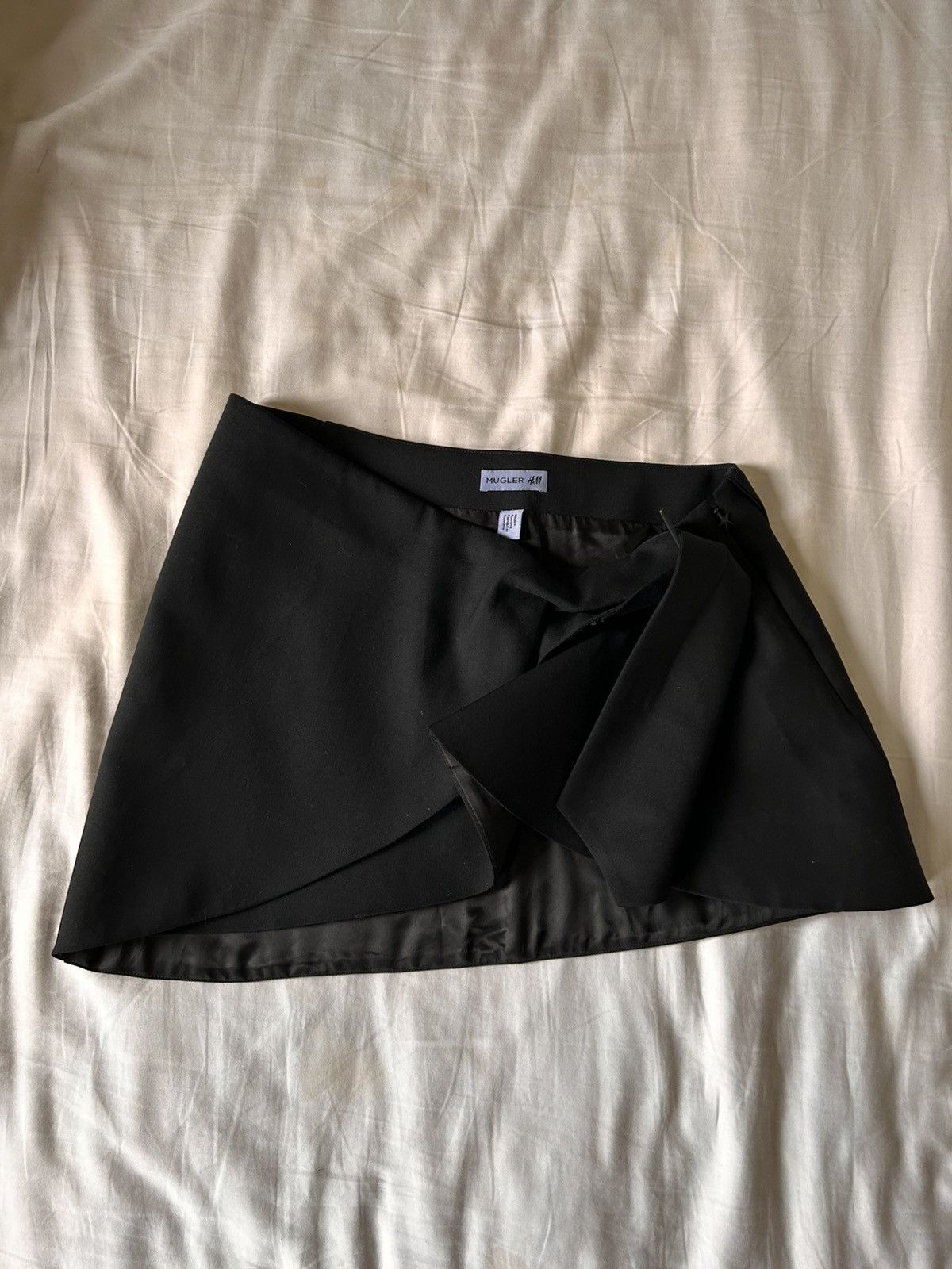 H&M × Mugler Mugler x H&M Asymmetrical Mini Skirt Size 30" / US 8 / IT 44 - 2 Thumbnail